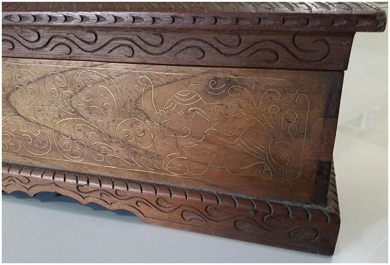 หีบหรือกล่องไม้สักงานเก่า ตอกลายเส้นทองเหลือง-BPT1709-