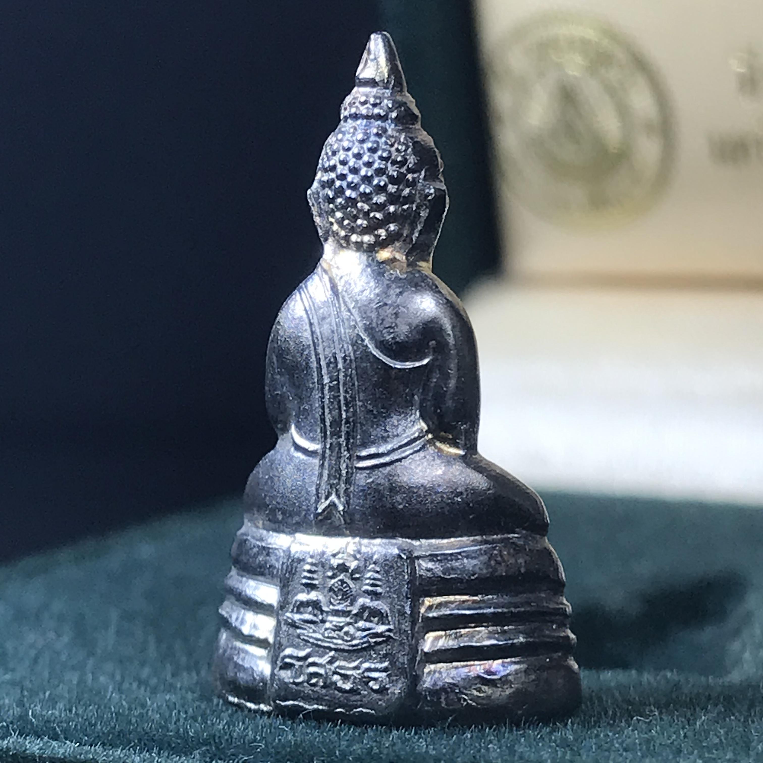 พระกริ่งพุทธโสธร ภปร. รุ่นกาญจนาภิเษก ปี2539 เนื้อเงิน(ผิวเดิมกลับดำเข้มขลังสภาพสวย)(พิธีใหญ่)