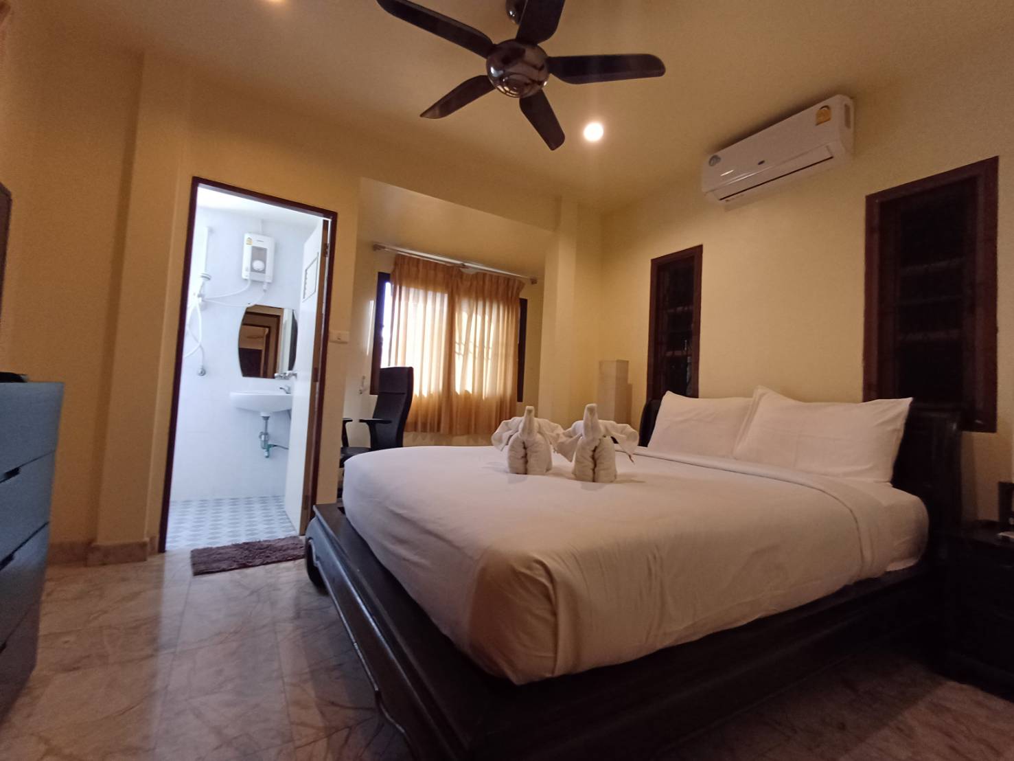 For Rent : Patong, Thai style townhouse, 2 bedroom 3 bathroom