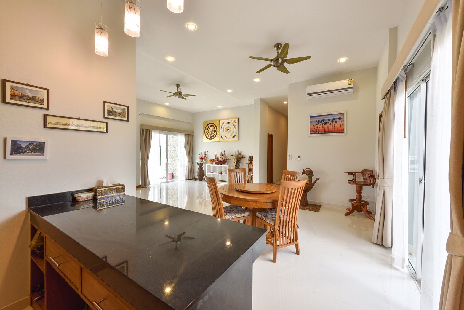 For Sales/Rent : 4 bed room private poool villa tropical modern style locate in Bandon-Cherntalay road.