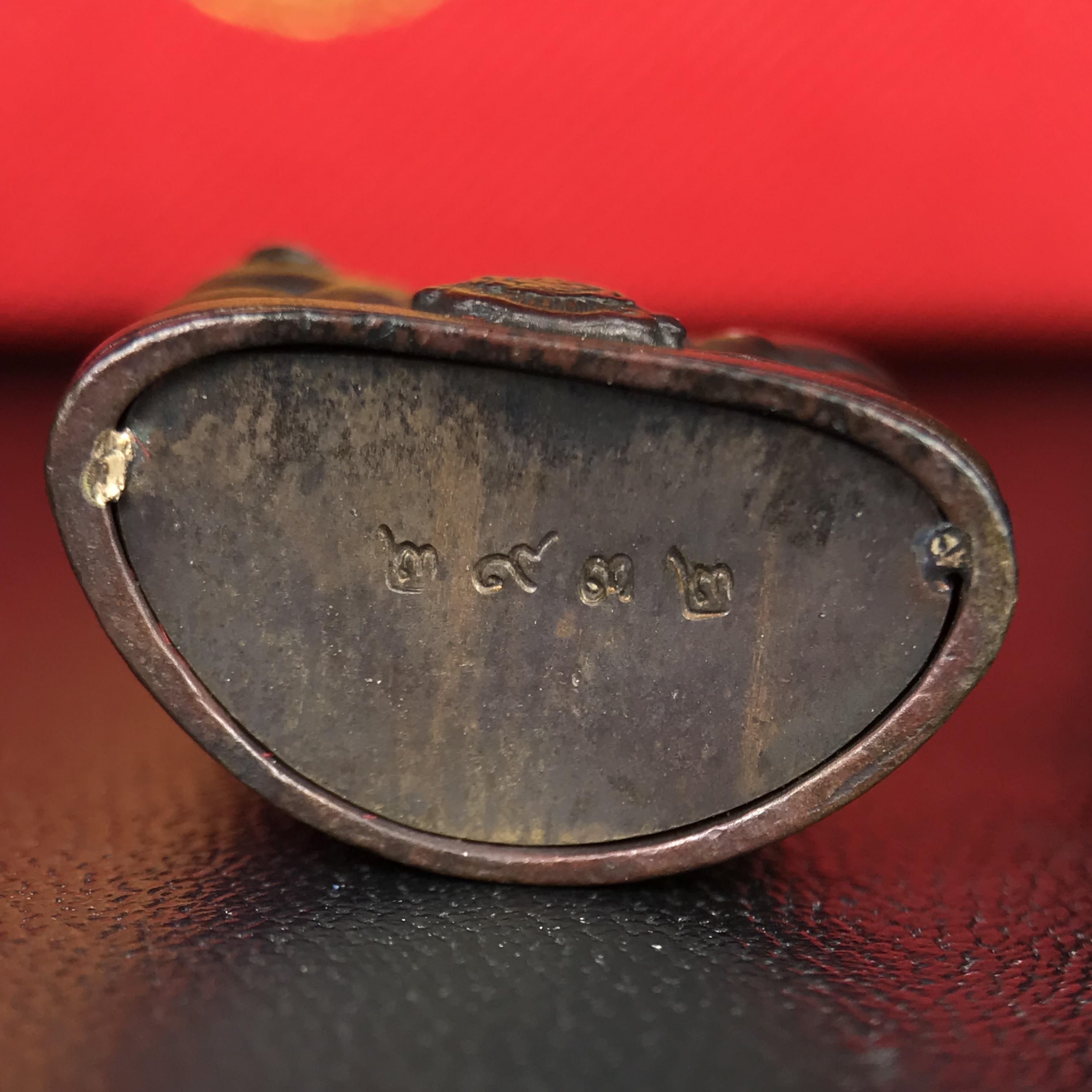 พระกริ่งไพรีพินาศ บรรจุเหล็กไหล ครั้งแรกและครั้งเดียวในประวัติศาสตร์ เฉลิมพระเกียรติ พระบาทสมเด็จพระเจ้าอยู่หัวรัชกาลที่9 พระชนมพรรษา 6 รอบ ปี2542 เนื้อนวโลหะผสมทองคำ(บรรจุเหล็กไหล)ดีนอก-ดีใน พิธีใหญ่ มวลสารเด่น (หายาก)