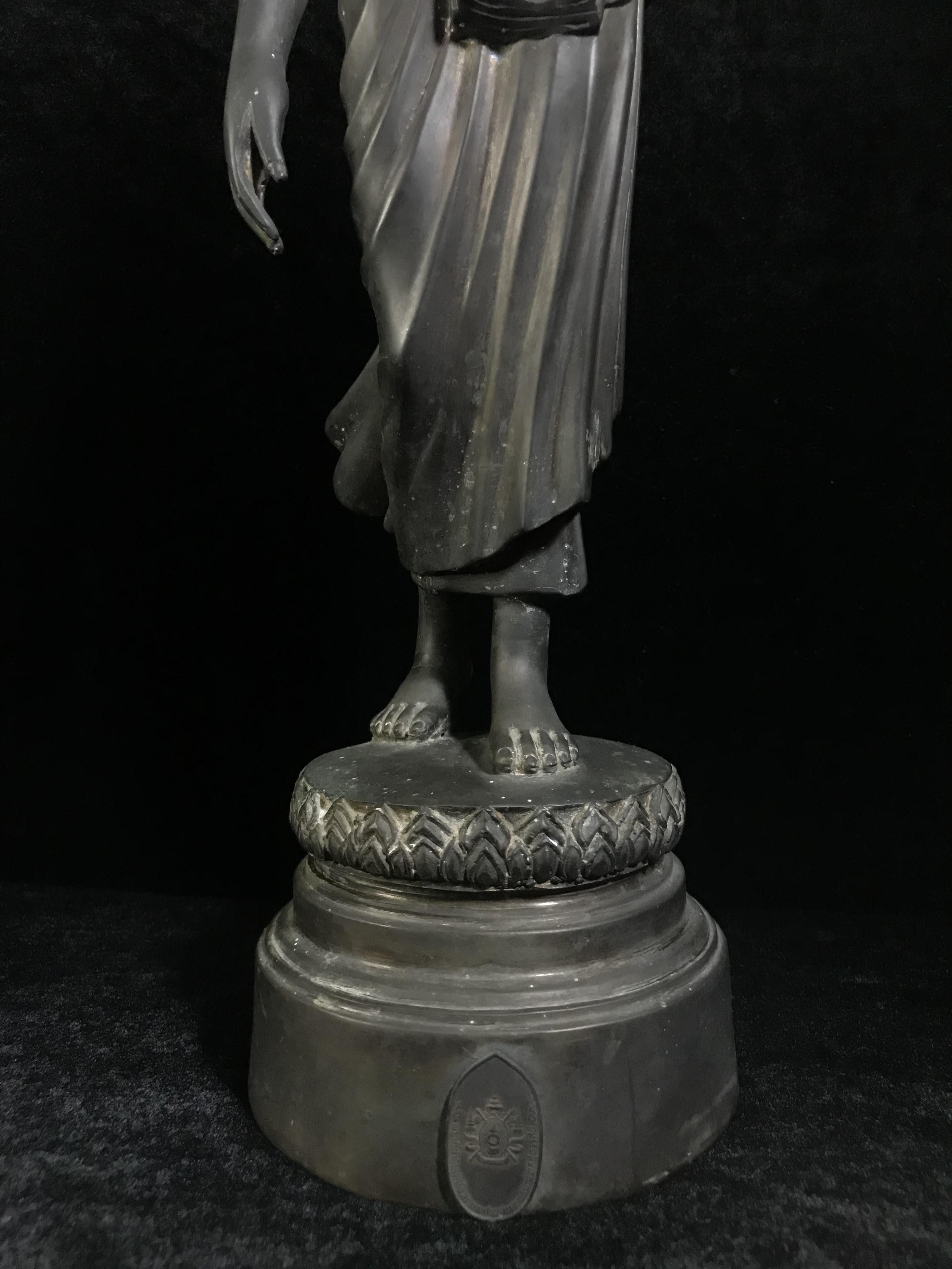 พระบูชา 25พุทธศตวรรษ พระศรีศากยะทศพลญาณ ประธานพุทธมณฑลสุทรรศน์ ปี 2531 ตราสัญลักษณ์พระราชพิธีรัชมังคลาภิเษก ปี 2531 หมายเลข (๑๕)๕๘๓ ขนาดความสูง 15 นิ้ว รวมฐานสูง 18 นิ้ว(นิยมหายาก)