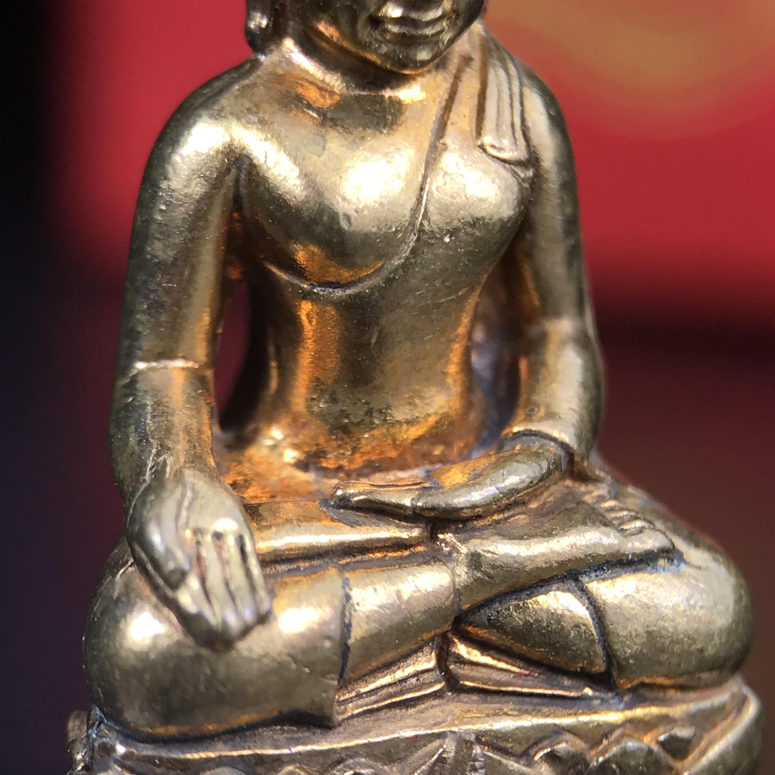 พระกริ่งไพรีพินาศ บรรจุเหล็กไหล ครั้งแรกและครั้งเดียวในประวัติศาสตร์ เฉลิมพระเกียรติ พระบาทสมเด็จพระเจ้าอยู่หัวรัชกาลที่9 พระชนมพรรษา 6 รอบ ปี2542 เนื้อสัมฤทธิ์(บรรจุเหล็กไหล)ดีนอก-ดีใน พิธีใหญ่ มวลสารเด่น(พิเศษกรรมการ ตอก 2 โค๊ต หมายเลข ๑๕๙๓)หายาก