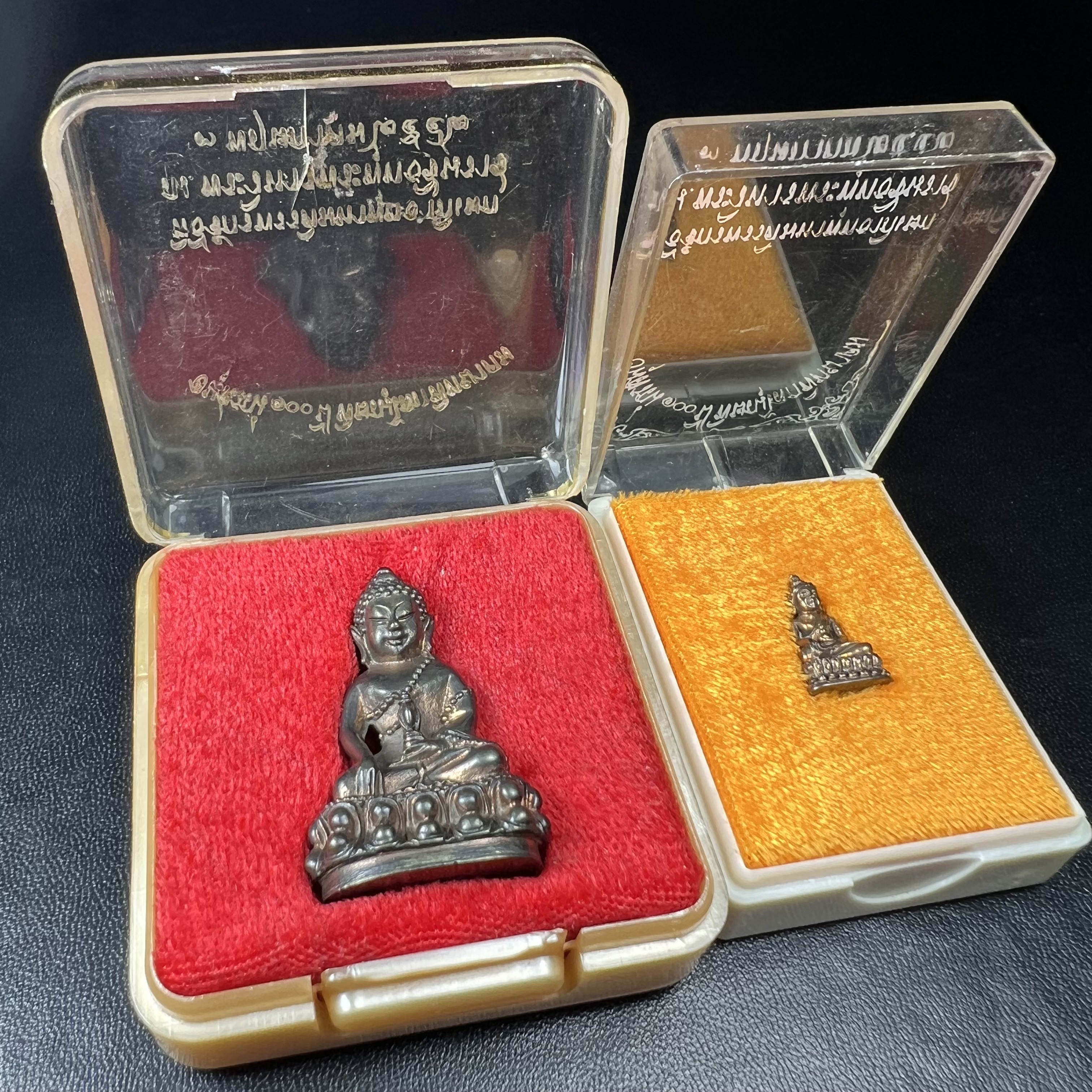 พระกริ่งนเรศวรพระองค์ดำ + พระชัยวัฒน์พระองค์ดำ อนุสรณ์ 100 ปี พิษณุโลกพิทยาคม (โรงเรียนชาย) พิธีจักรพรรดิมหาพุทธาภิเษก ปี 2542 เนื้อนวโลหะ(เต็มสูตรแก่ทองคำ) พิธีใหญ่มวลสารดีเกจิอาจารย์ยอดนิยมร่วมปลุกเสก*** ตอกโค้ดและหมายเลข*** 1 ใน 4999 องค์ ยอดนิยมหายาก