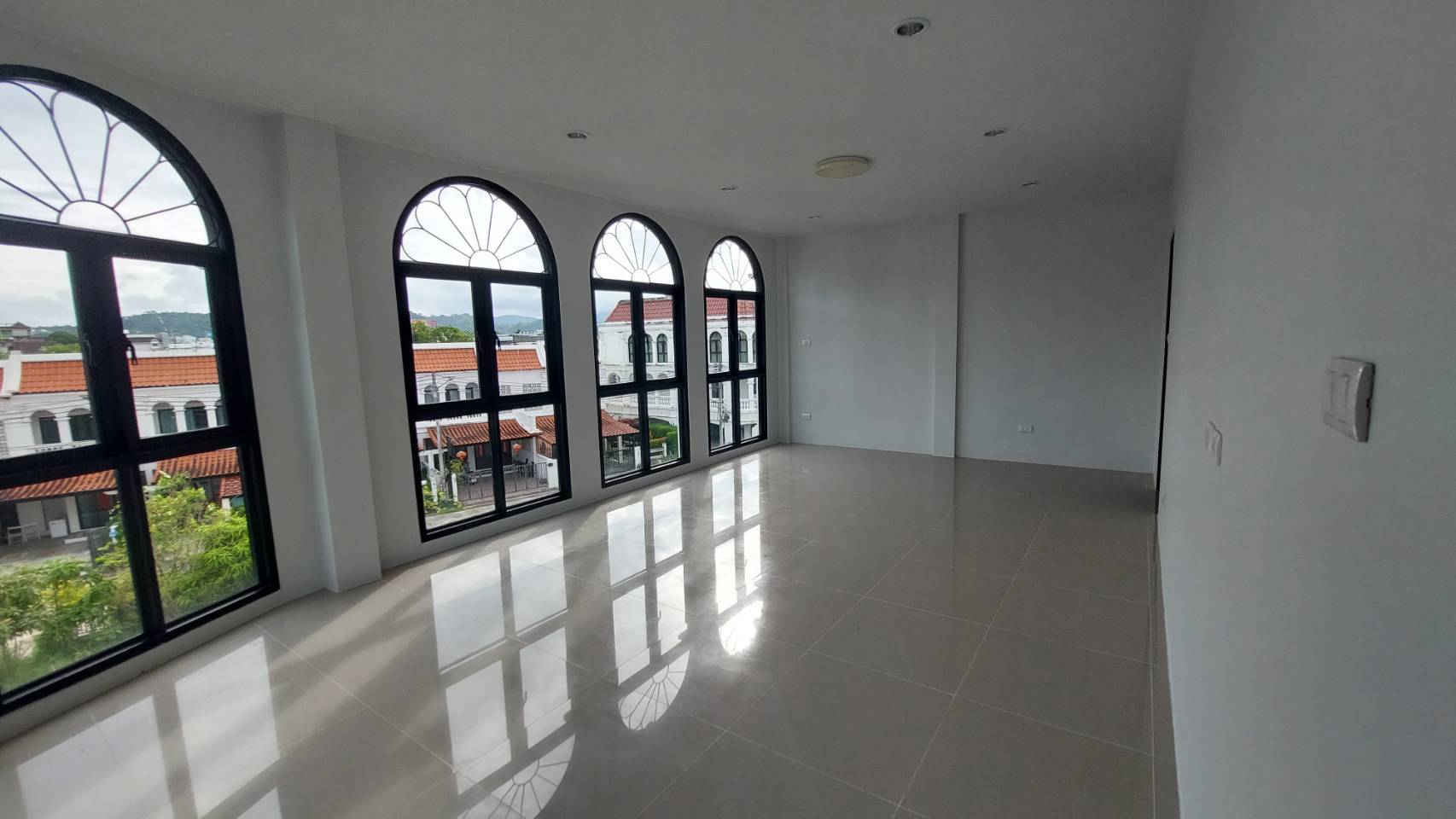 For Sales : Ratsada, 3-Storey Commercial Building, 3 bedroom 4 bathroom