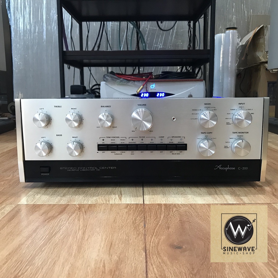 ฝากขาย Pre Amp ยี่ห้อ Accuphase รุ่น C-200 (Made in Japan)