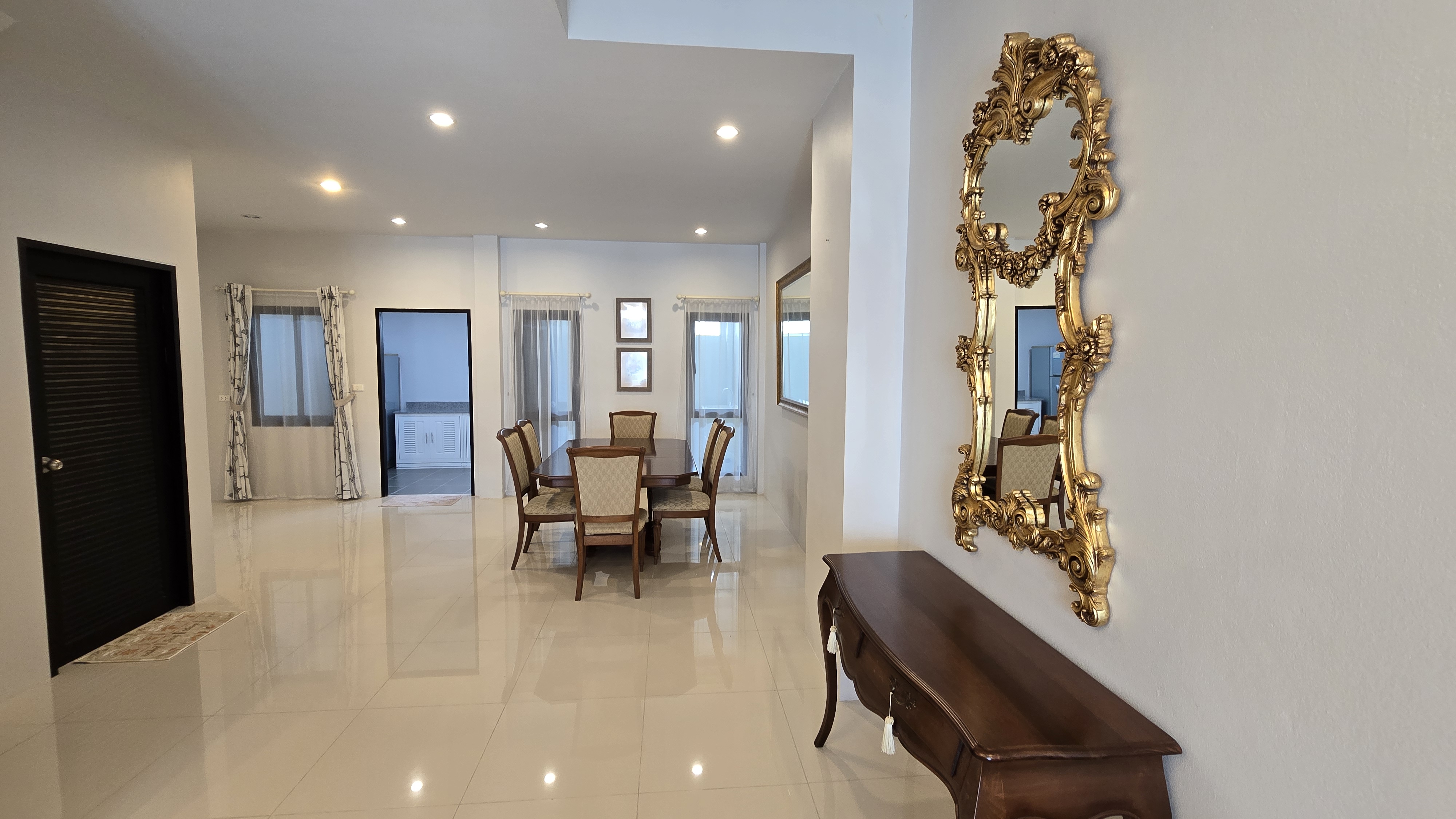 For Sales : Ratsada, 2-Story Private Town Home, 3 Bedrooms 3 Bathrooms