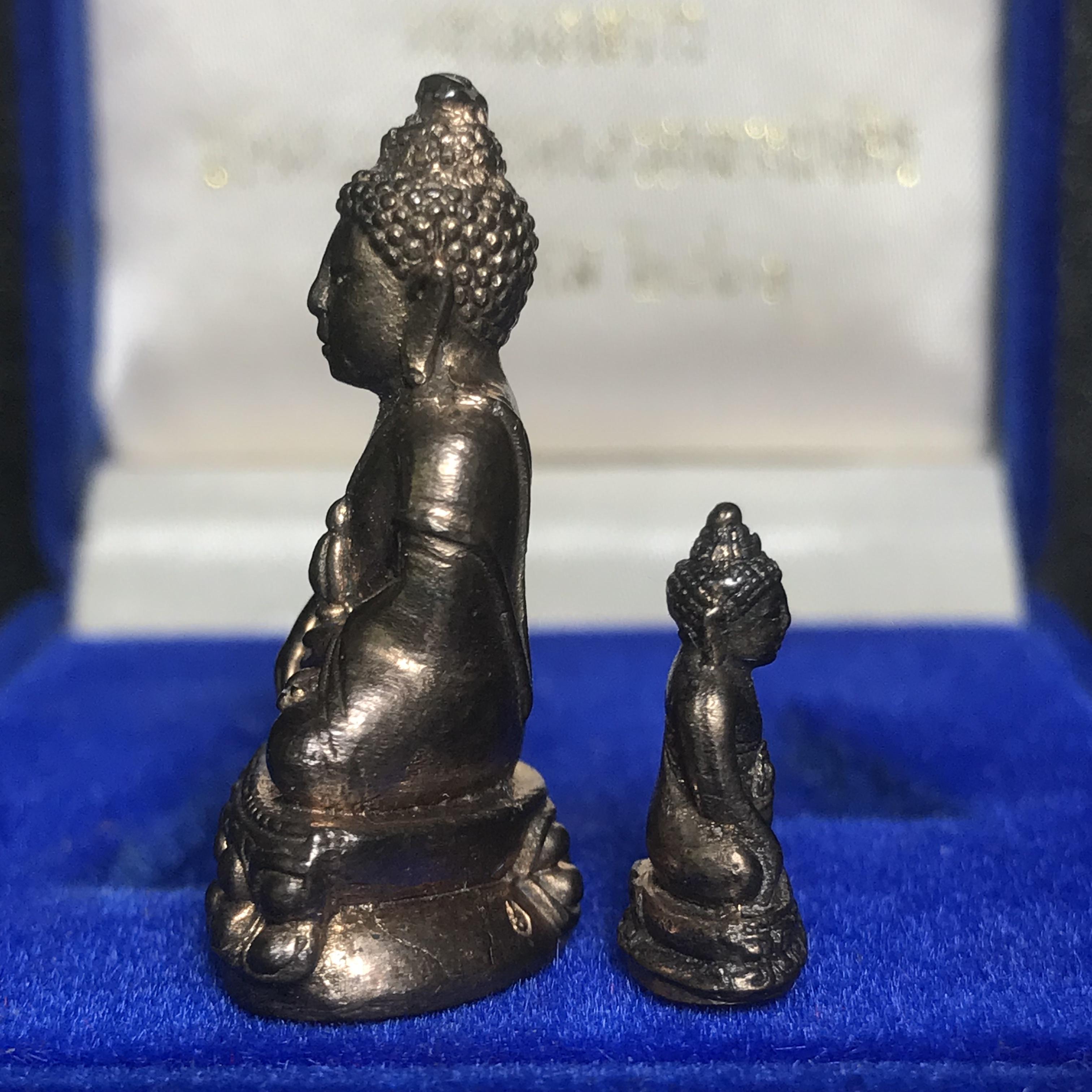 พระกริ่ง-พระชัยวัฒน์ นวราชบพิตร วัดตรีทศเทพ ปี2530 เนื้อนวโลหะ(1ใน 500 ชุด)(ในหลวงรัชกาลที่9เสด็จเททอง)