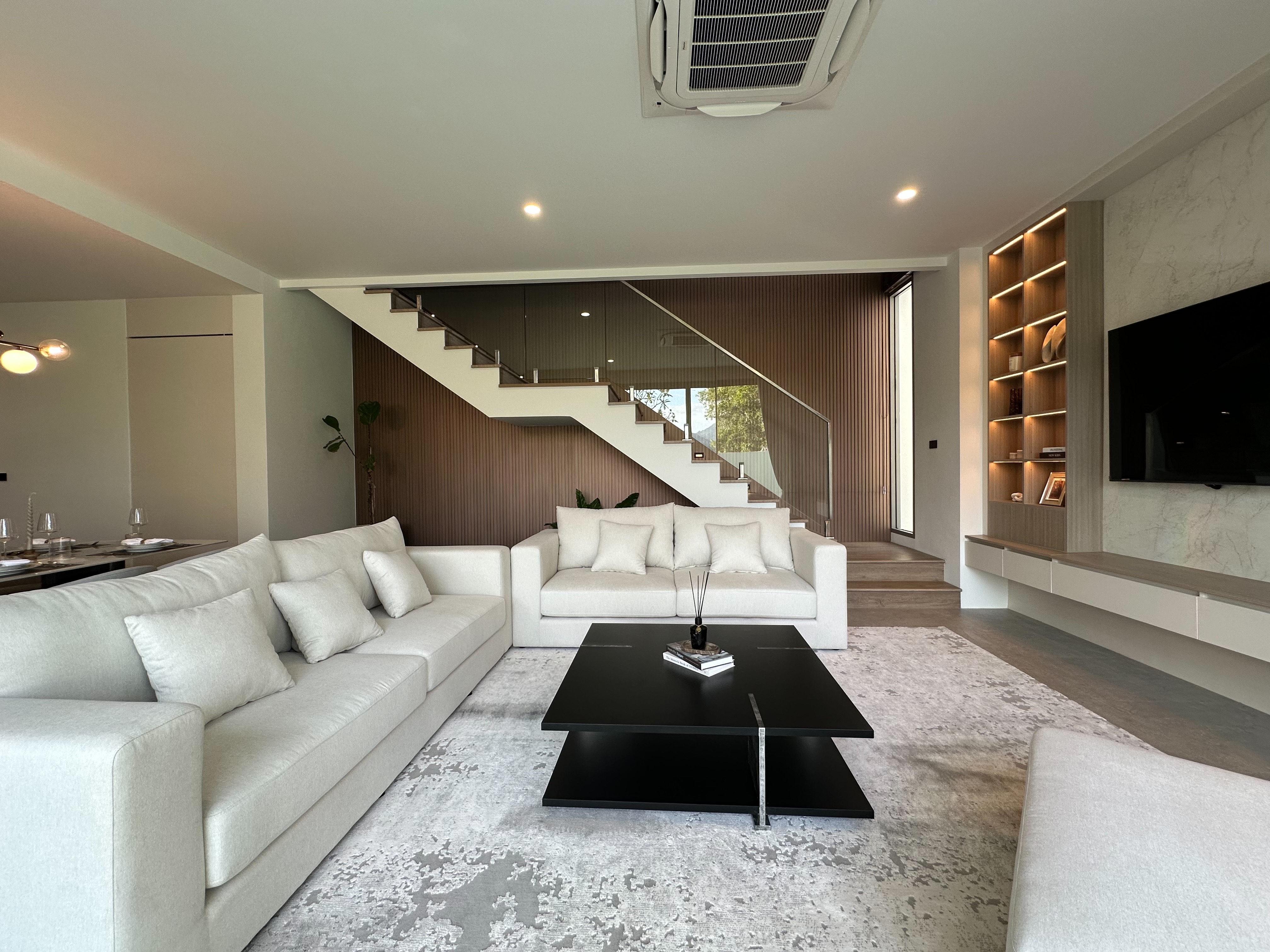 For Sales : Kathu-Patong, Luxury Pool Villa, 4 Bedrooms 4 Bathrooms