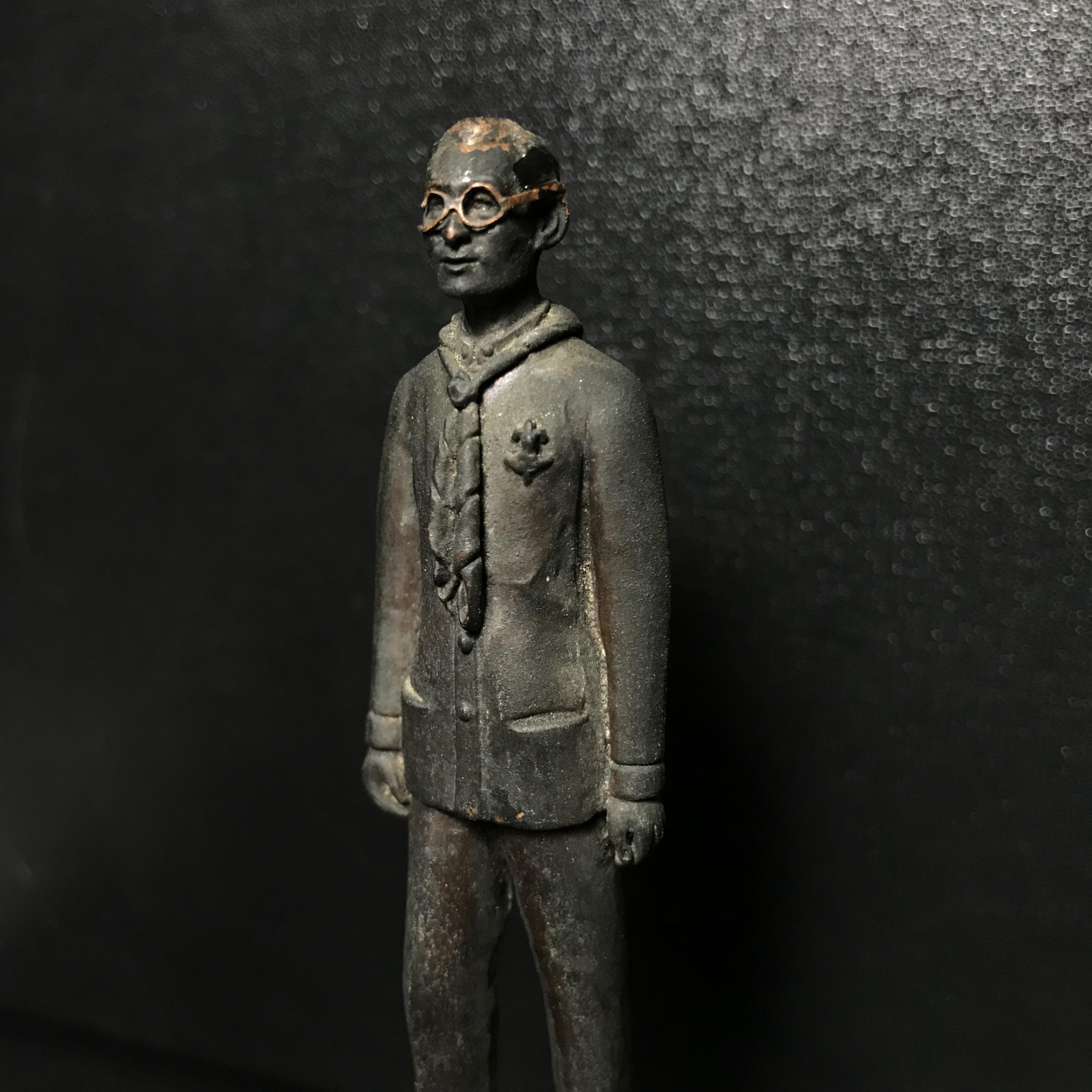 พระบรมรูปหล่อ ผู้ให้กำเนิดลูกเสือชาวบ้าน ในหลวงรัชกาลที่ 9 ทรงชุดลูกเสือชาวบ้าน ฐานหินอ่อน(หายาก)