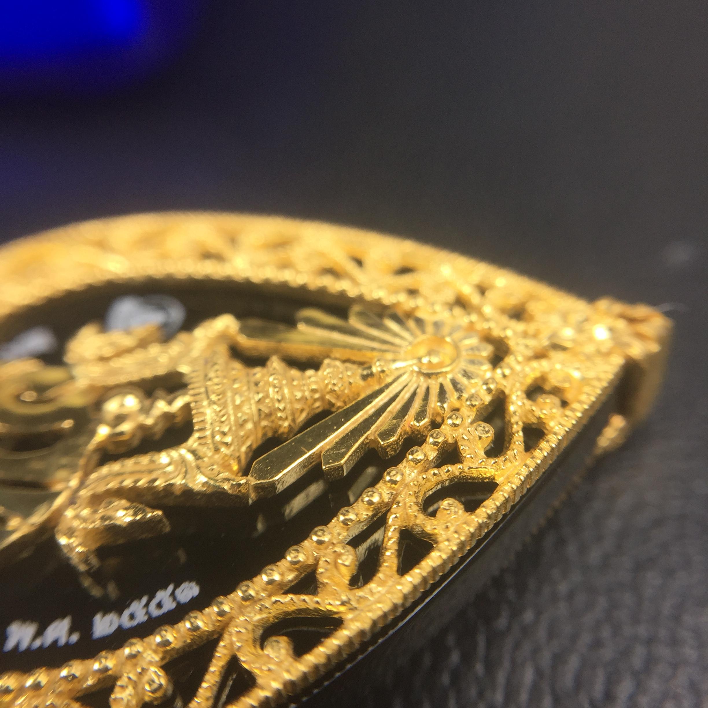 เหรียญพระพุทธชินราช ภปร. รูปหยดน้ำ โครงการ เพราะแผ่นดินนี้คือแผ่นดินเกิด เนื้อทองคำ (นน.รวม 7.3 กรัม) ปี2551 (ขนาด 21 x 29 มม.) (สวยงามหายาก)1ใน 3000องค์