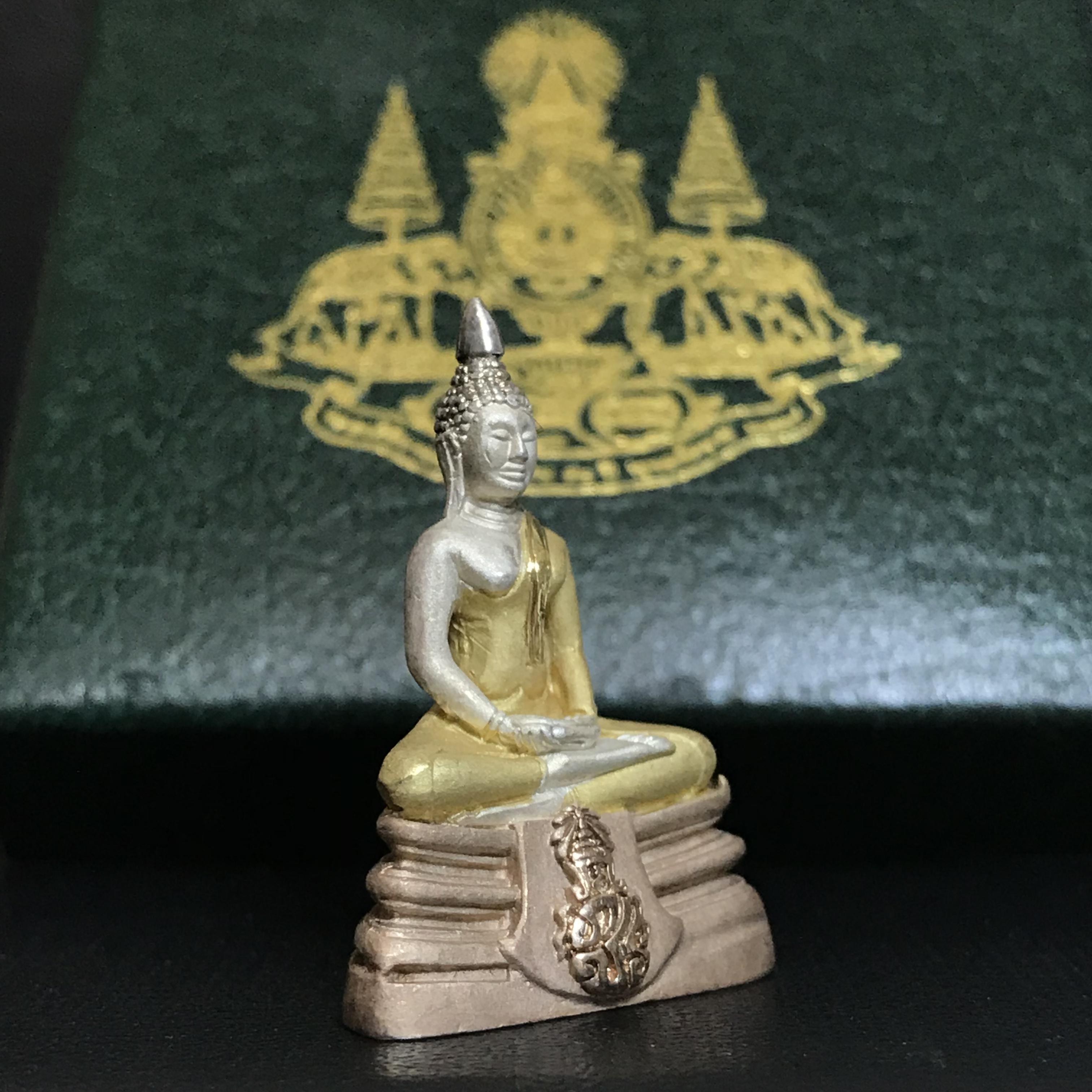 พระกริ่งพระพุทธโสธร ภปร. รุ่นย้อนยุค เนื้อเงินสามกษัตริย์ ปี2539 ครองสิริราชสมบัติครบ 50 ปี