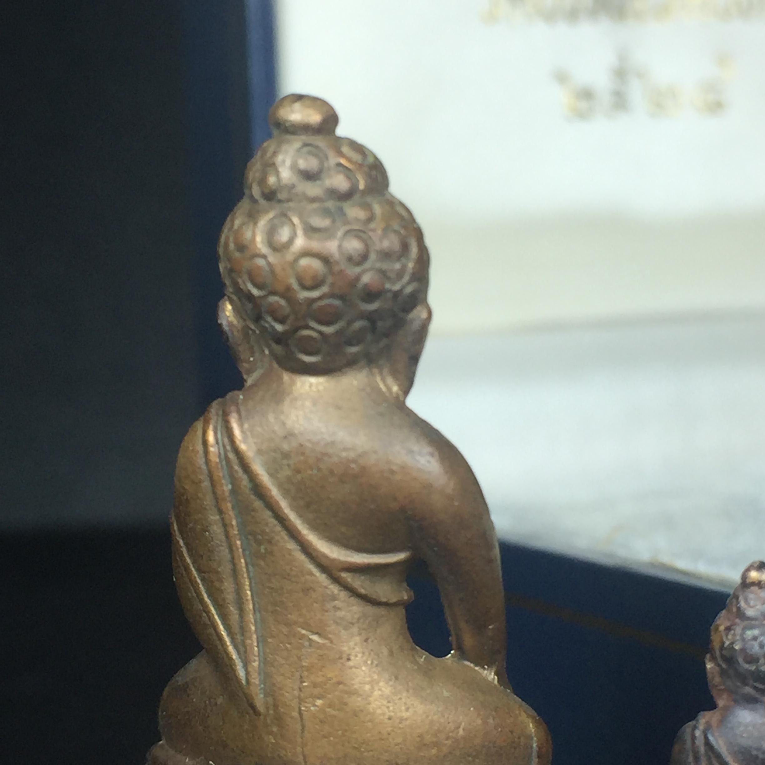 พระกริ่ง-พระชัยวัฒน์ รุ่นศิริสมบัติ อายุสมมงคล 72ปี สมเด็จพระญาณสังวร วัดบวรนิเวศวิหาร ปี 2528 เนื้อสัมฤทธิ์โลหะผสม(ตอกโค๊ด) (สุดยอดชนวนมาลสารรุ่นยอดนิยมที่นำมาจัดสร้าง)พร้อมกล่องบรรจุเดิมครบ รุ่นนี้สร้างน้อย หายาก สภาพสวยมาก