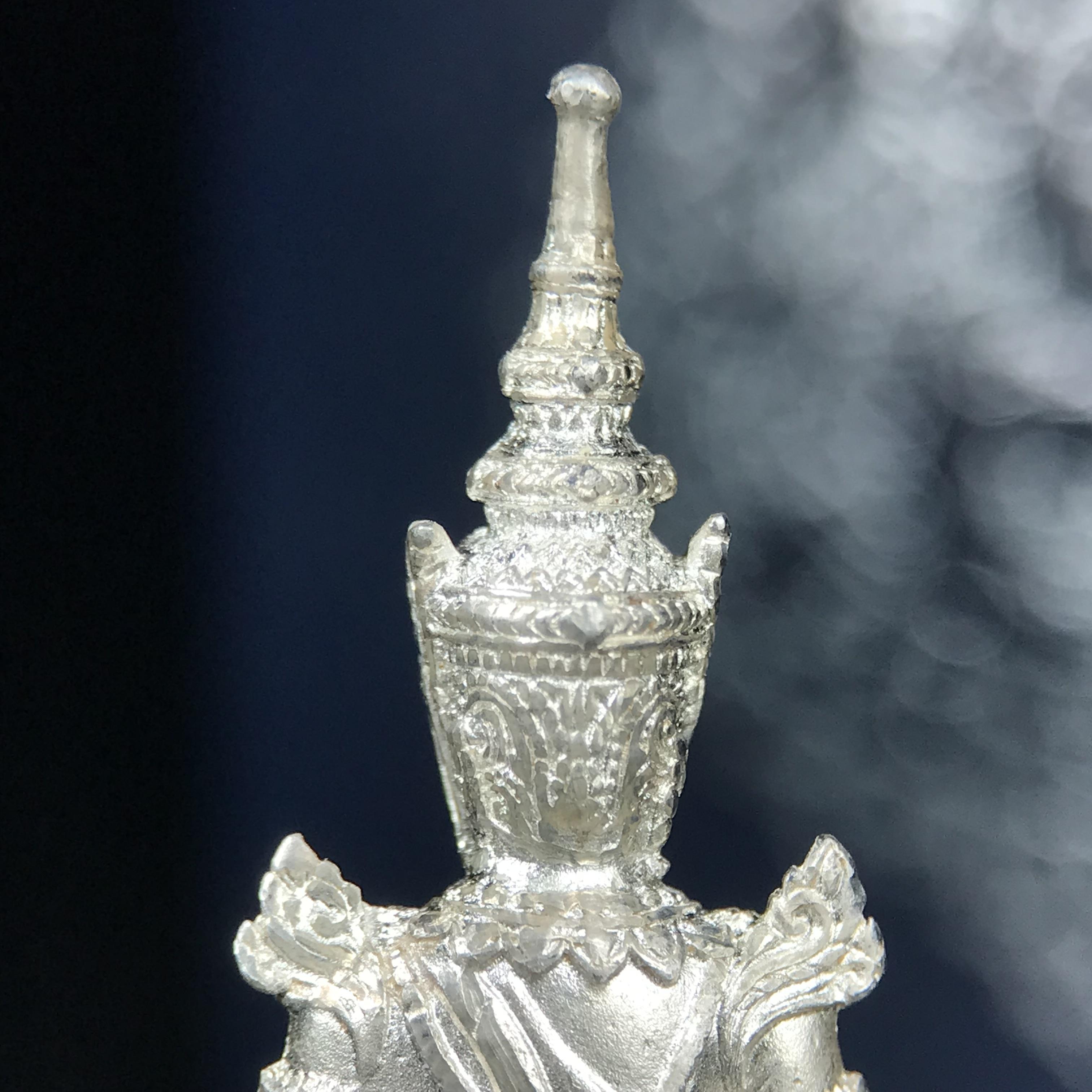 พระแก้วมรกต กรมสรรพสามิตจัดสร้างขึ้นเนื่องในโอกาสครบรอบ 64 ปีของกรมสรรพสามิต และเนื่องในวโรกาสที่พระบาทสมเด็จพระเจ้าอยู่หัวรัชกาลที่ 9 ทรงครองราชย์ครบ50ปีเมื่อ พ.ศ.2539 เนื้อเงินทรายนวลขัดเงา พร้อมกล่องบรรจุเดิมสวยครบสมบูรณ์