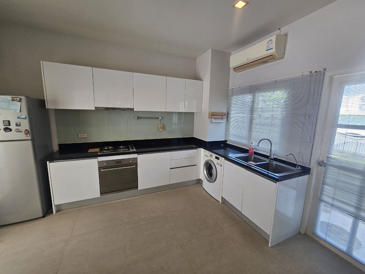 For Rent : Kathu, Private House, 3 bedrooms 3 Bathrooms, Garden View