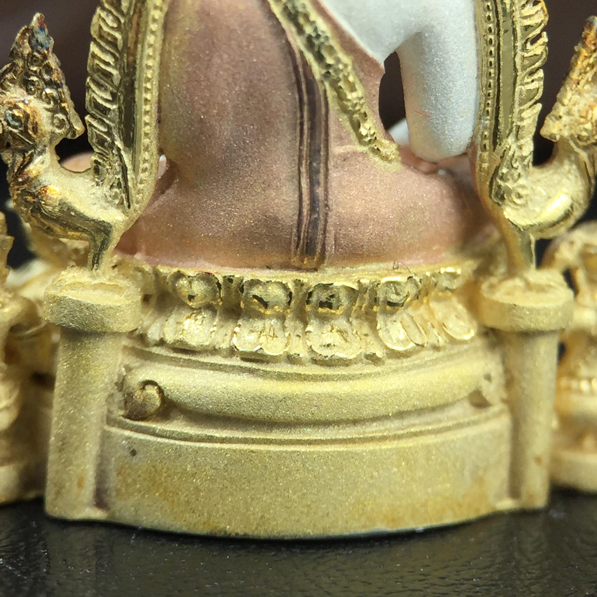 พระพุทธชินราช ภปร. โครงการ "เพราะแผ่นดินนี้ คือ แผ่นดินเกิด" ปี2548(รุ่นแรก) ลอยองค์ หน้าตัก 1/2 นิ้ว เนื้อเงินสามกษัตริย์(ผิวเดิมติดรุ้งๆสวยดีมีเสน่ห์) พุทธศิลป์งดงามทรงคุณค่า รุ่นยอดนิยม