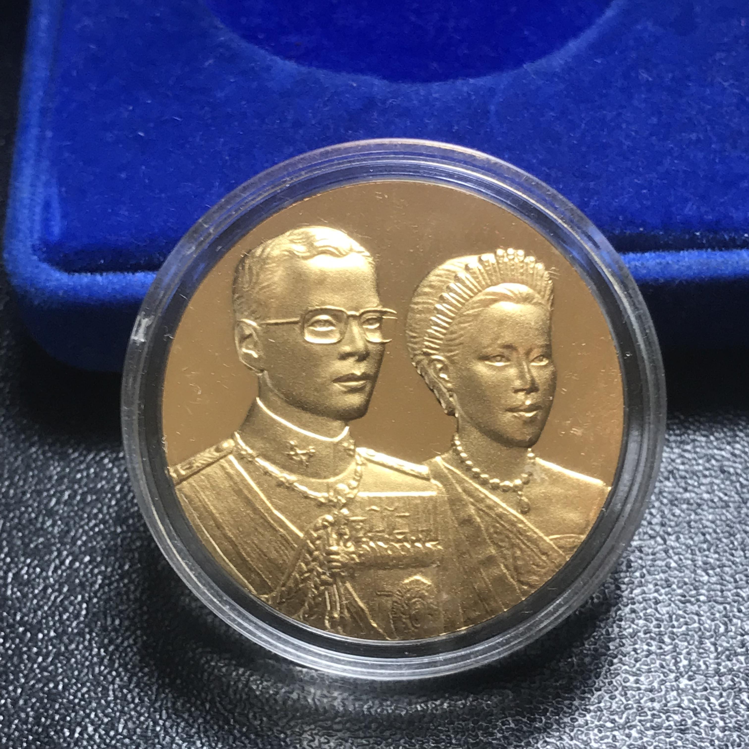 เหรียญสองพระองค์ในหลวง-พระราชินี พระราชทาน สภาพสวยกล่องบรรจุเดิม