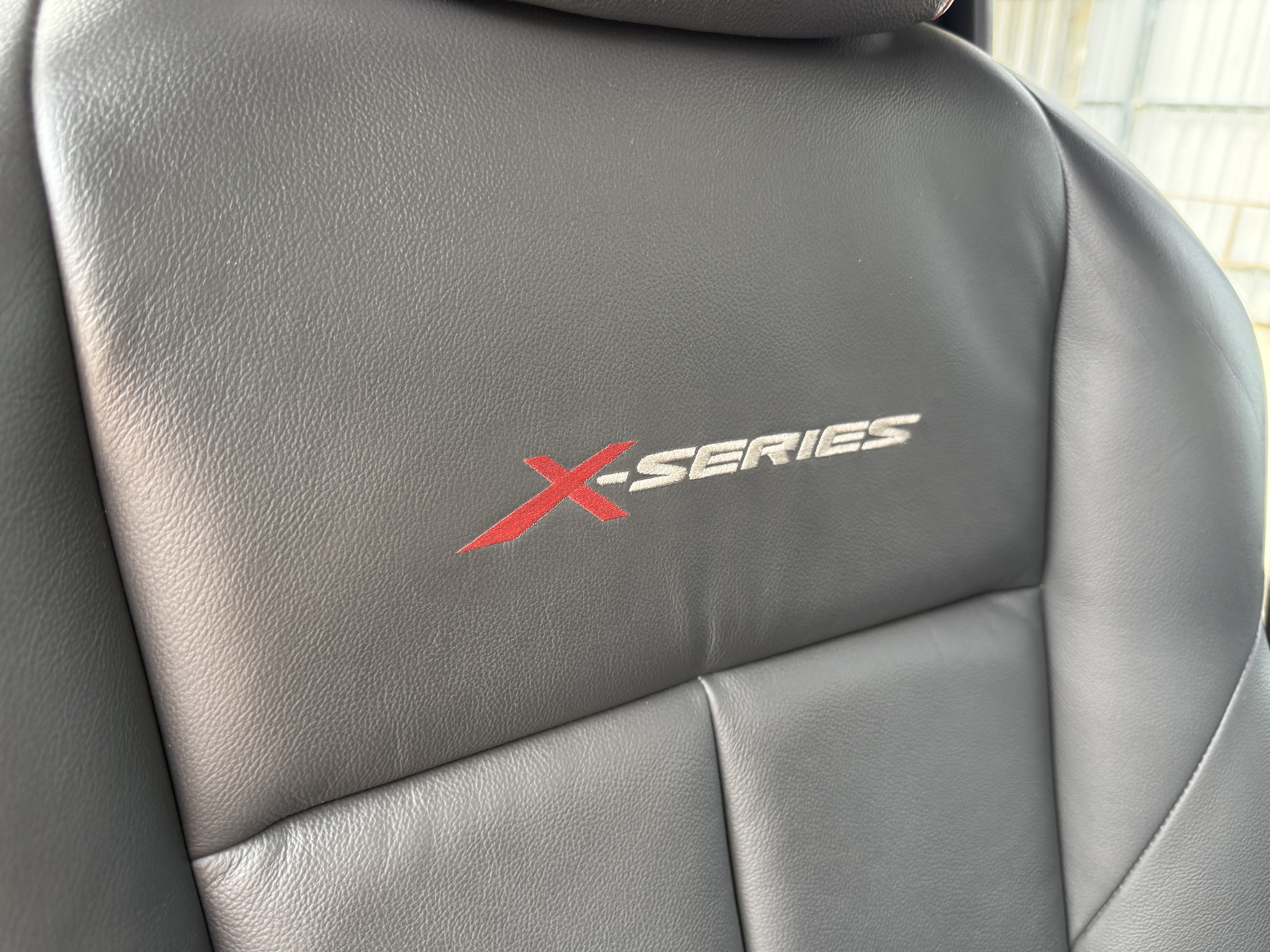 Isuzu Dmax All New 4ประตู Hilander 2.5 Vgs Z Prestige Navi X-Series Push Start At 2015 ดำ