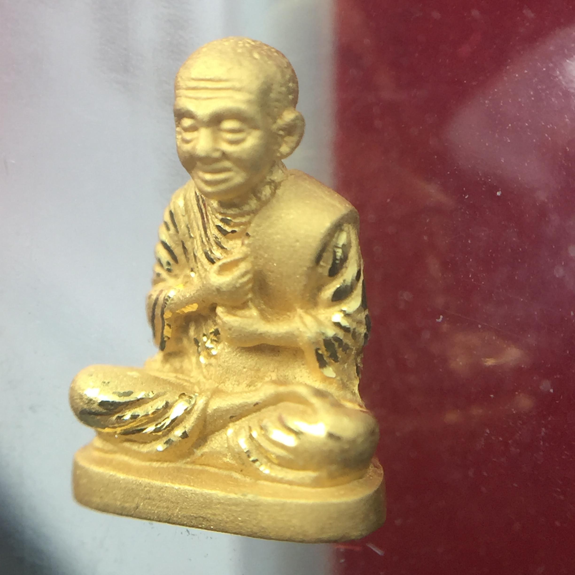 สมเด็จพระพุฒาจารย์โต พรหมรังสี(สมเด็จโต) รุ่นอุดมโชคโภคทรัพย์ ปี 2550 เนื้อทองคำ(สภาพ สวย ซีนซองเดิม กล่องบรรจุเดิมครบสมบูรณ์)