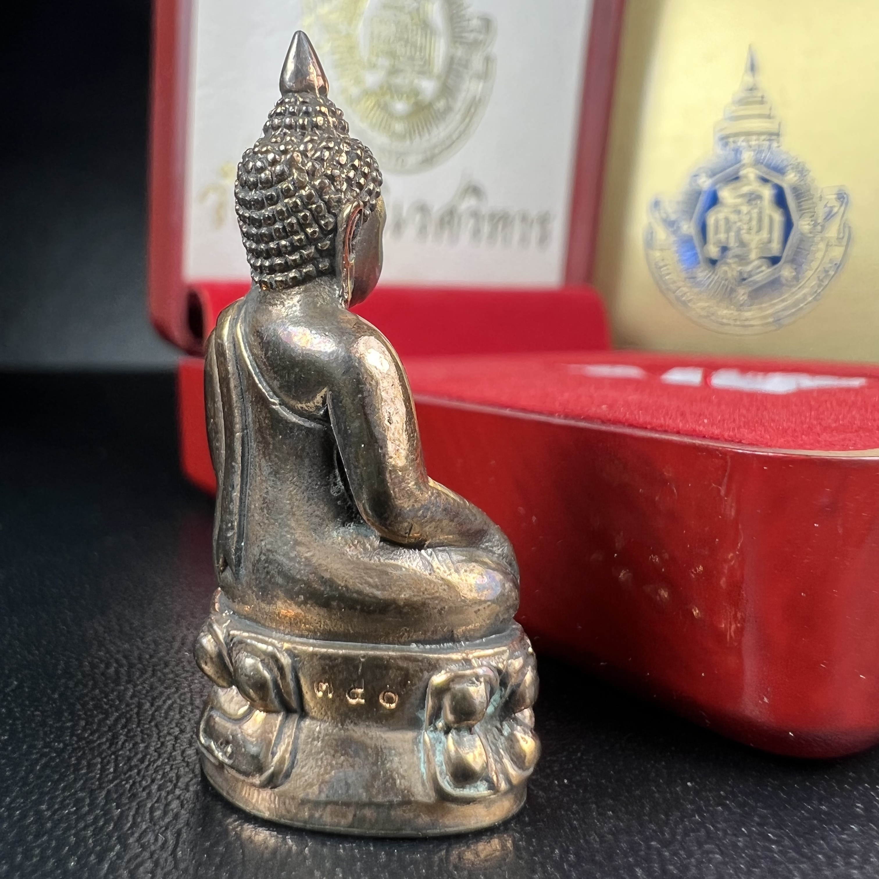 พระกริ่ง 8 รอบ ญสส. 96 พรรษา สมเด็จพระญาณสังวร สมเด็จพระสังฆราช สกลมหาสังฆปรินายก วัดบวรนิเวศวิหาร ปี 2552 เนื้อนวโลหะเต็มสูตรแก่ทองคำ(1 ใน 2999 องค์)