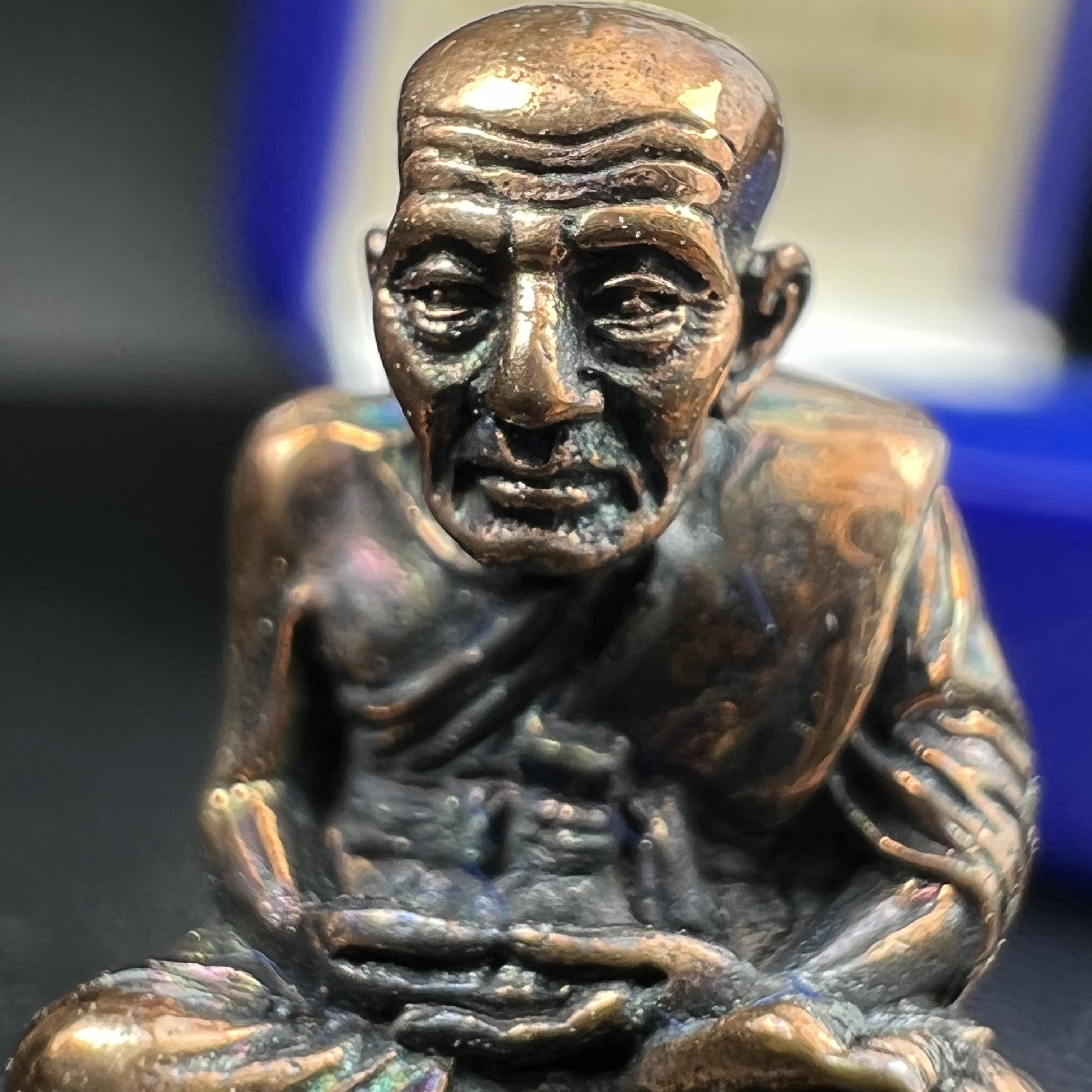 รูปเหมือนหล่อลอยองค์หลวงปู่ทวด รุ่น 111ปี กระทรวงกลาโหม เนื้อนวโลหะรมดำ-ปัดเงา ปี2540 พิธีใหญ่ สภาพสวย เข้มขลัง นิยม พร้อมกล่องบรรจุเดิม