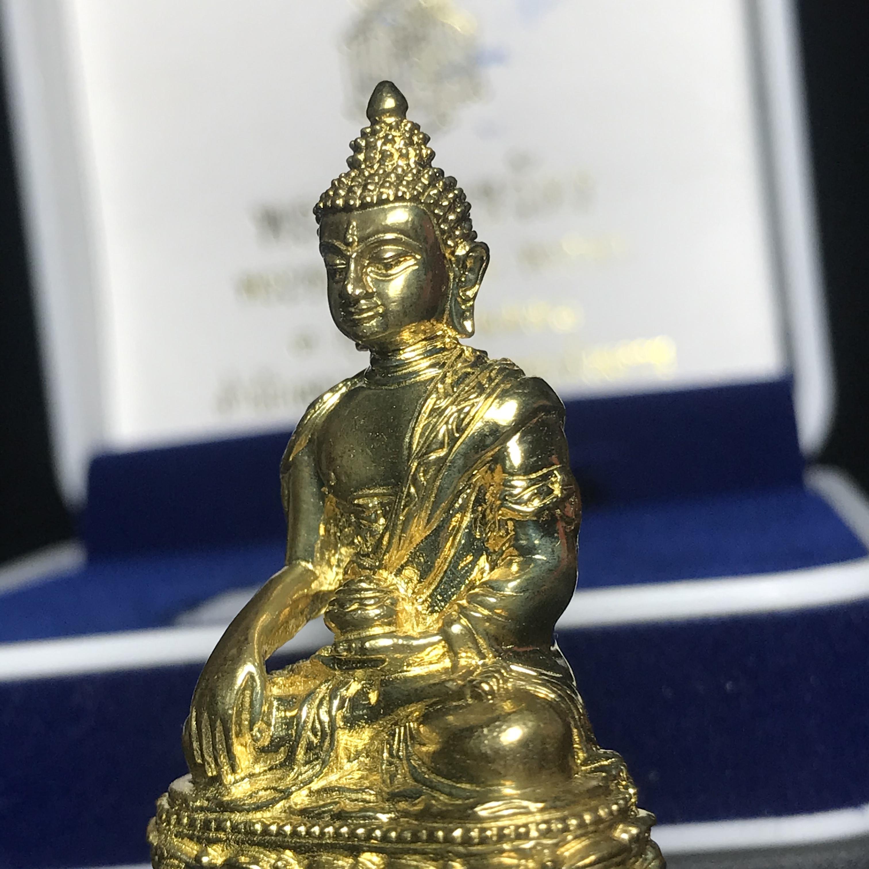 พระกริ่งคชวัตร รุ่น2(ฉลองพระชนมายุ 100 พรรษา)สมเด็จพระญาณสังวร สมเด็จพระสังฆราช วัดบวรนิเวศวิหาร ปี2556 เนื้อทองเหลือง (1ใน3999องค์) (บรรจุเส้นพระเกศา)