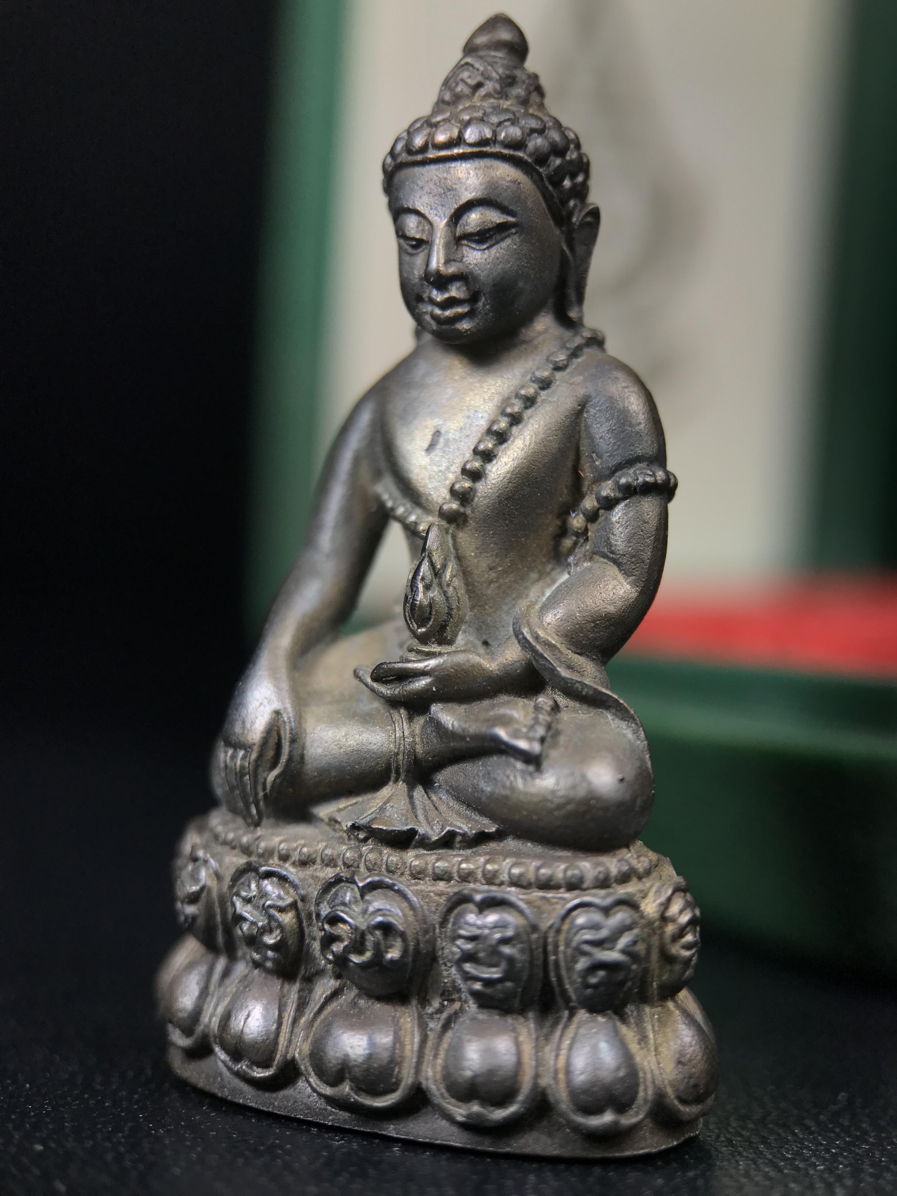 พระกริ่งวาสนา สมเด็จพระสังฆราช(วาสน์)วัดราชบพิธฯ ปี 2531 เนื้อนวโลหะ สร้างเป็นที่ระลึกในคราวที่สมเด็จพระอริยวงศาคตญาณ สมเด็จพระสังฆราช(วาสน์ วาสโน)มีพระชนมายุครบ90พรรษา(ในหลวง ร.9 เสด็จในพิธี)งานแกะแม่พิมพ์โดย นายช่างเกษม มงคลเจริญ)(1ใน1991องค์)