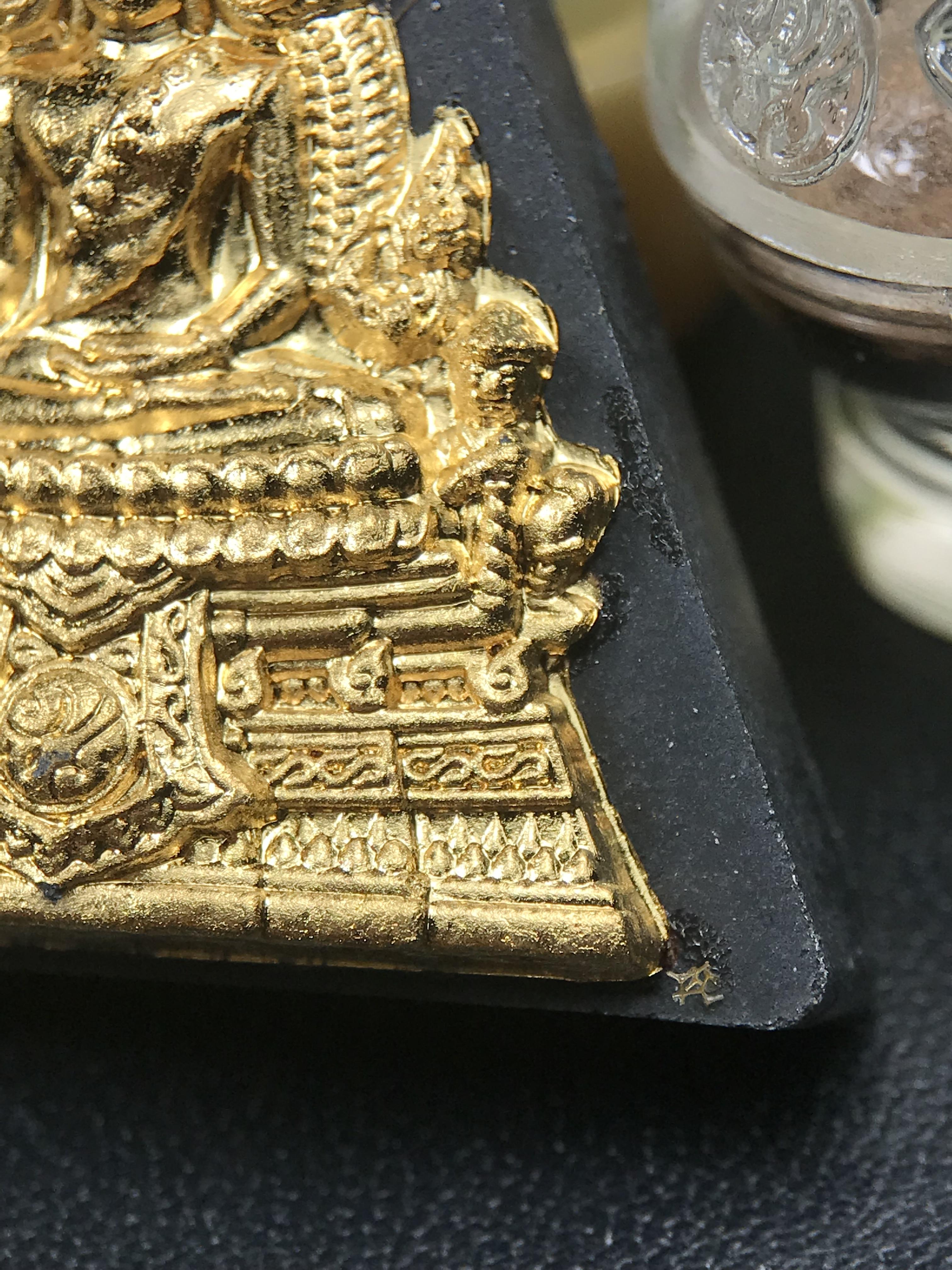 พระพุทธชินราช ภปร. 84พรรษา เนื้อผงปิดทองด้านหน้า หลัง ภ.ป.ร. เนื้อแดง (พระราชทานมวลสาร จิตรลดาและเส้นพระเจ้า(เส้นผม)ในหลวงรัชกาลที่9)พุทธศิลป์ทรงคุณค่าอีกหนึ่งรุ่นยอดนิยม(องค์หมายเลข ๒๕๔๙)1 ใน 10000 องค์