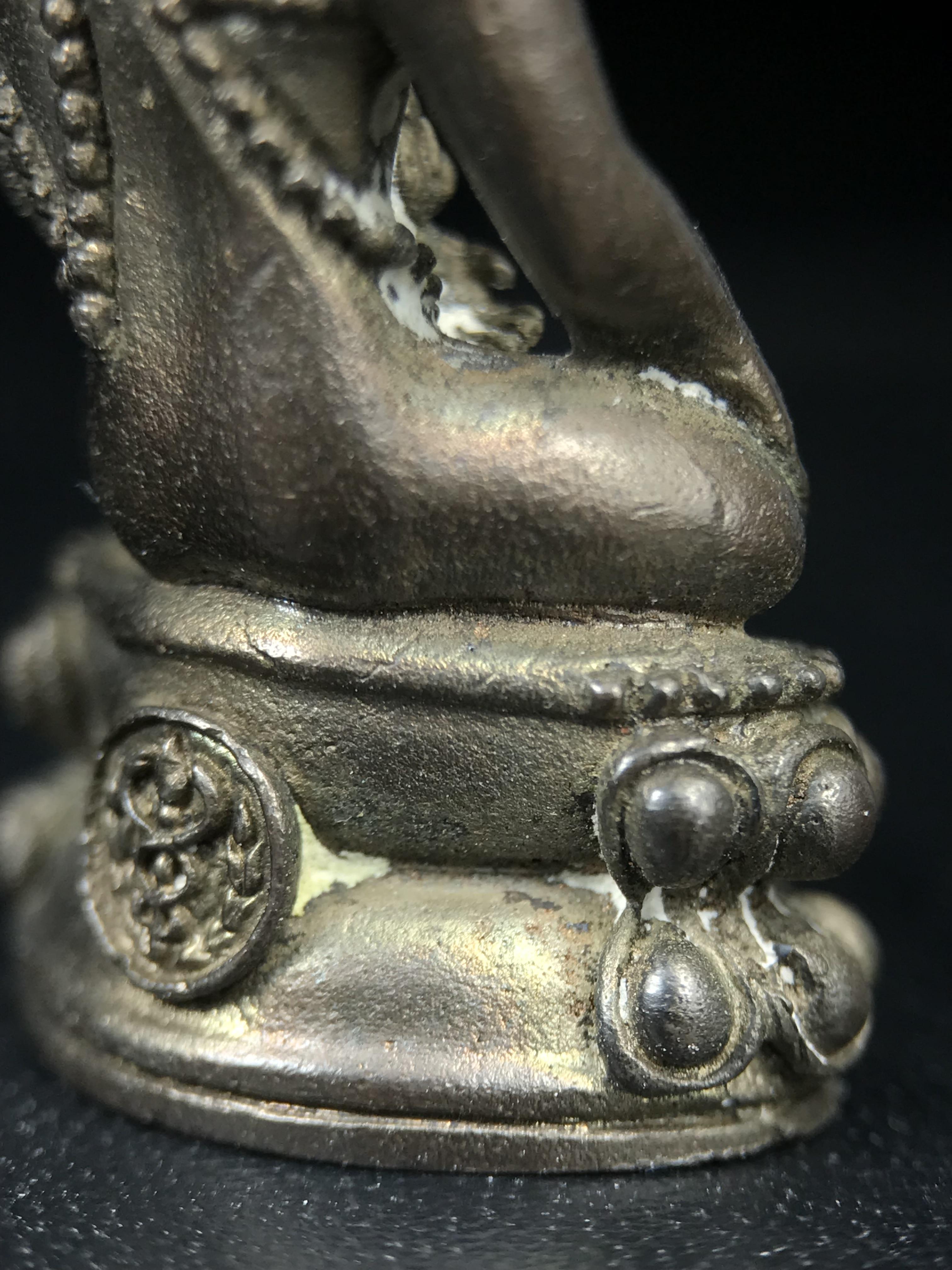 พระกริ่งศิรากาศ ภปร.(พระกริ่งคุ้มเกล้า)วัตถุมงคล"คุ้มเกล้าฯ" มูลนิธิ “คุ้มเกล้า” ในพระบรมราชูปถัมภ์ จัดสร้าง โรงพยาบาลภูมิพล เนื้อนวโลหะ(พิมพ์หน้าไทย)(ในหลวงรัชกาลที่9เสด็จเททอง)(พิธีใหญ่)(นิยม)