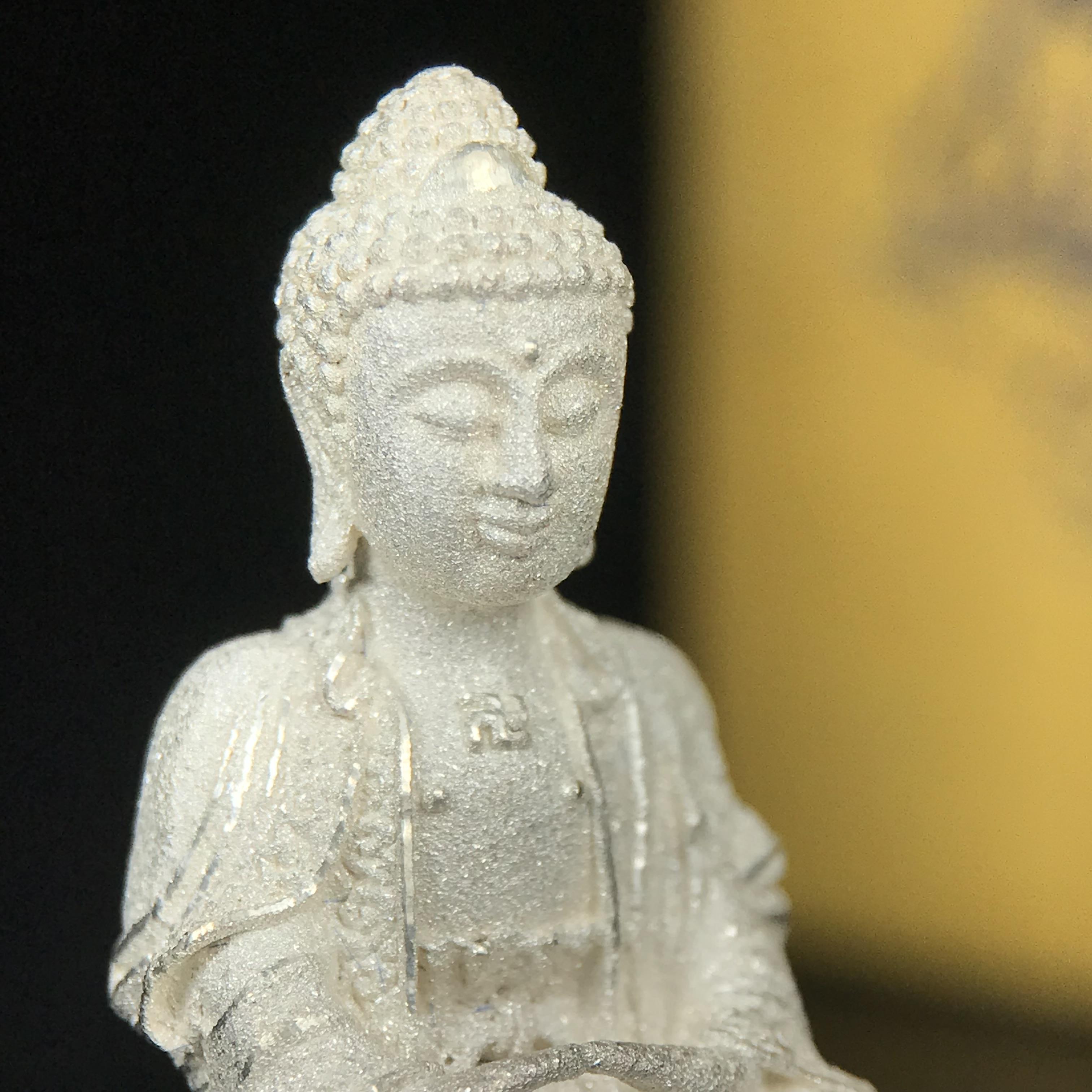 พระกริ่งจีน "ต้าเยิ่นถะ" ชุดกาญจนาภิเษกครองราชย์ 50 ปี วัดบวรนิเวศวิหาร ปี 2538 เนื้อเงินพ่นทรายขัดเงาบางส่วน 99.99% สูง 3.8 ซม. (คัดสภาพสวยเดิม พิธีใหญ่ พุทธศิลป์งดงาม) สภาพสวยเดิมพร้อมกล่องบรรจุเดิม ตอกโค๊ดหมายเลขกำกับ1 ใน 6001 องค์