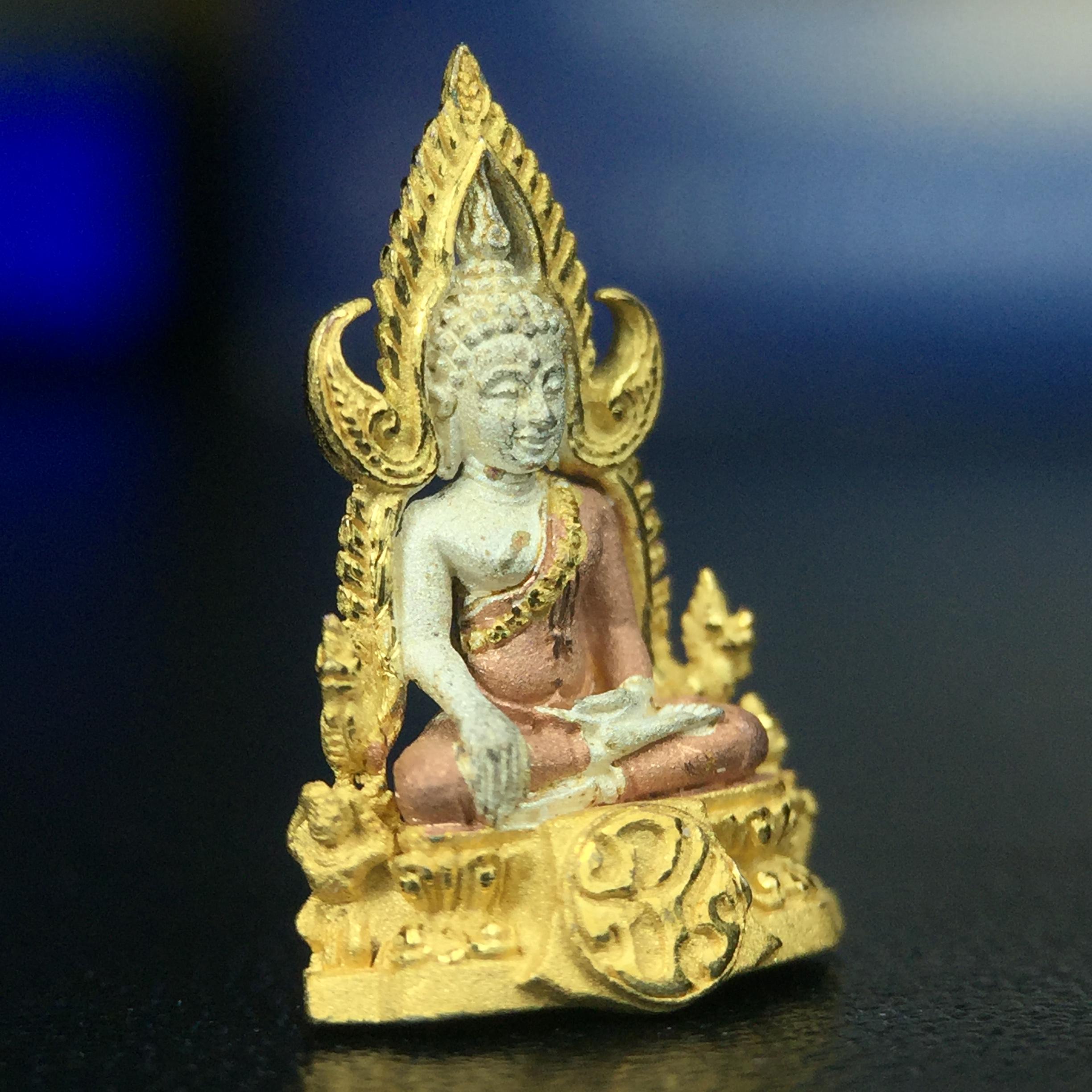 พระพุทธชินราช ภปร. โครงการ เพราะแผ่นดินนี้คือแผ่นดินเกิด เนื้อเงินชุบสามกษัตริย์ ปี2551 ขนาดหน้าตัก1/4นิ้ว (สวยงามหายาก)