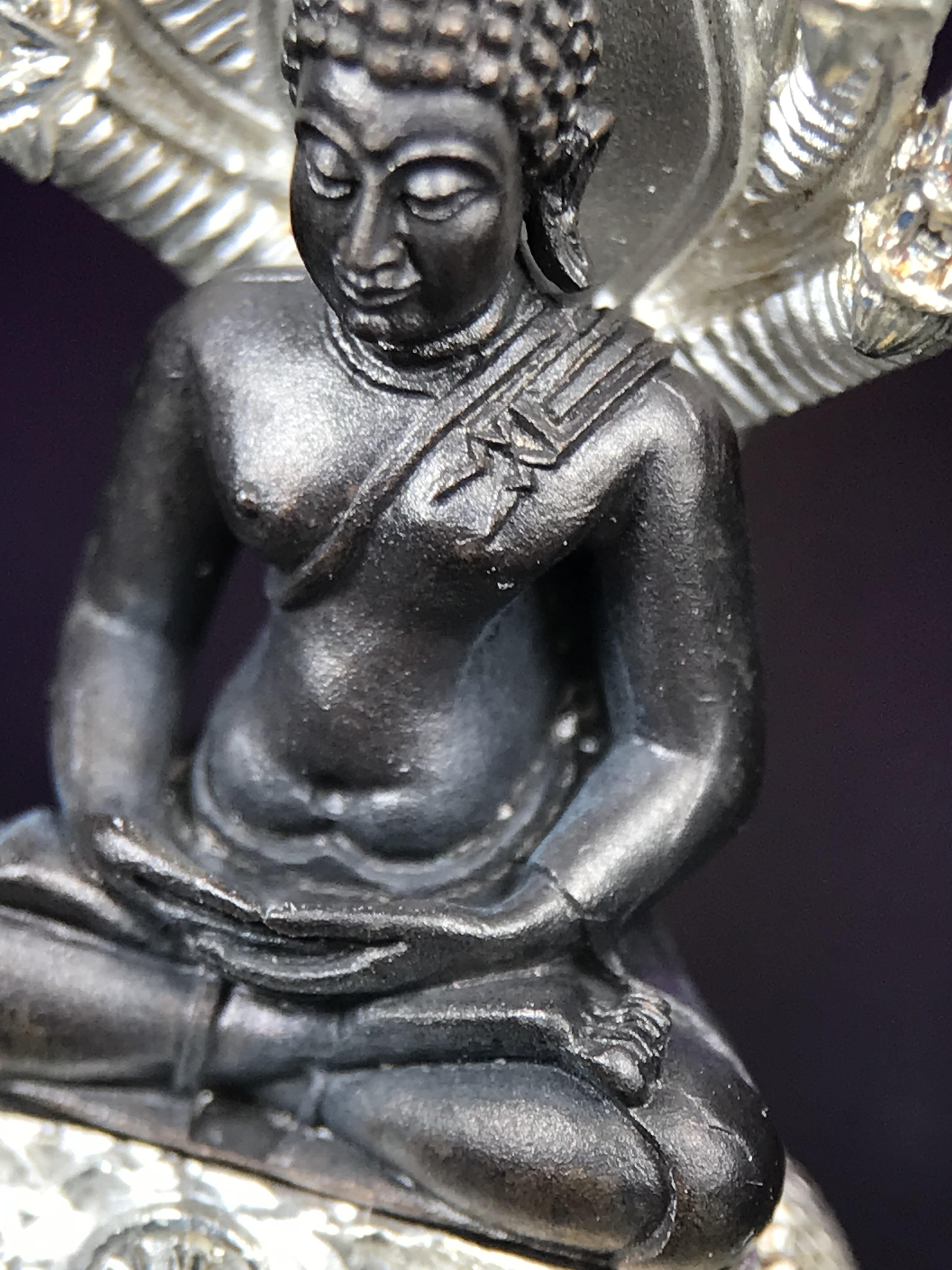 พระนาคปรก สธ. รุ่นสร้างพระอุโบสถเฉลิมพระเกียรติ 4 รอบ 84 พรรษา สมเด็จพระเทพรัตนราชสุดาฯ วัดบวรนิเวศวิหาร ปี 2543 พิมพ์ใหญ่ องค์พระเนื้อนวโลหะ ฐานนาคปรกเนื้อเงิน(สภาพ สวย )พิธีใหญ่ พุทธศิลป์งดงาม หายาก(องค์หมายเลขสวย ๒๖๖) (1 ใน 1999 องค์)