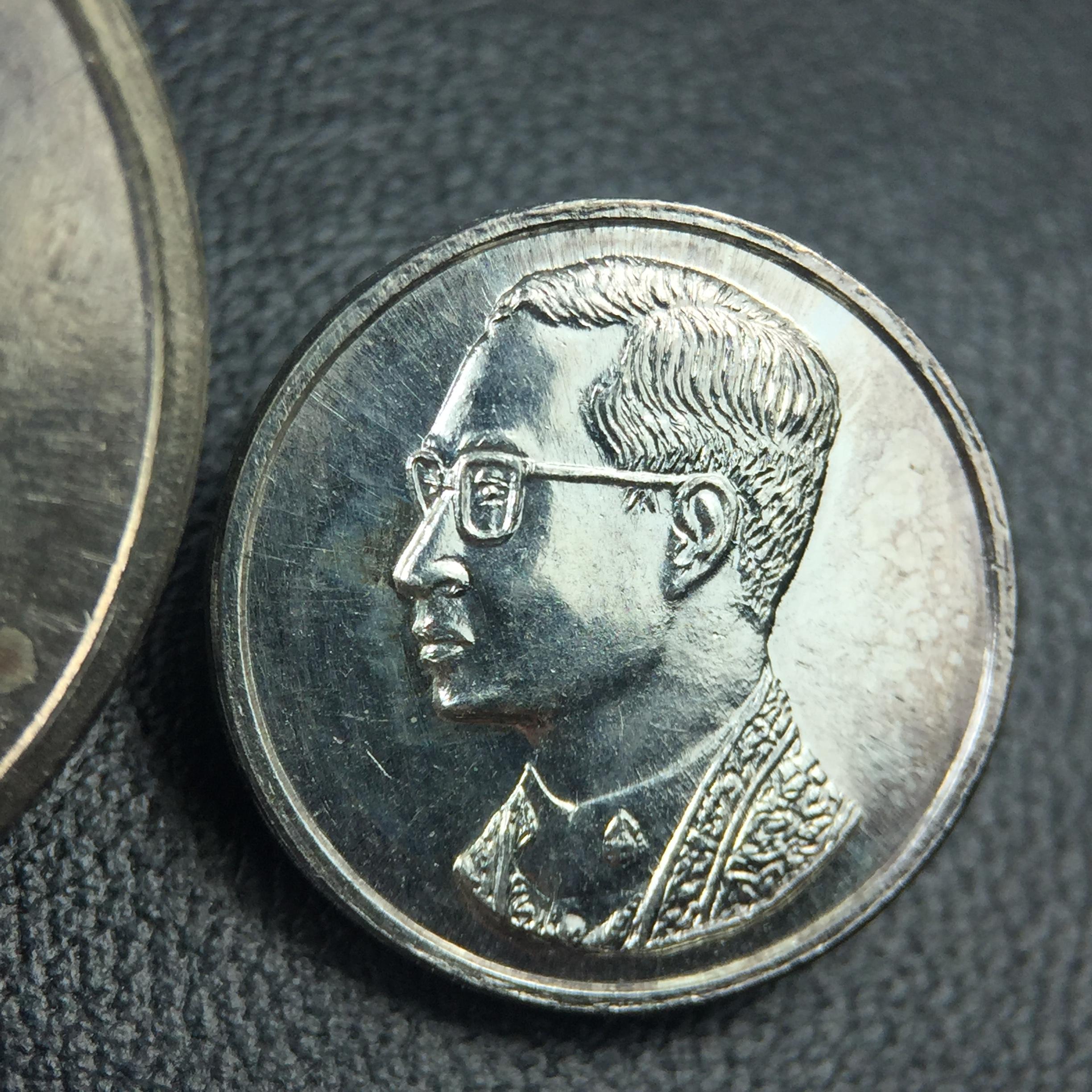 เหรียญพระบรมรูปคุ้มเกล้า รพ.ภูมิพล ปี2522 เนื้อเงิน พิมพ์ใหญ่+พิมพ์เล็ก(1ชุด รวม 2เหรียญ ครบชุดเนื้อเงินหายาก) คัดสภาพสวยเดิม(ในหลวงรัชกาลที่9 ทรงจุดไฟพระฤกษ์และเททอง พิธีใหญ่)ยอดนิยมหายาก