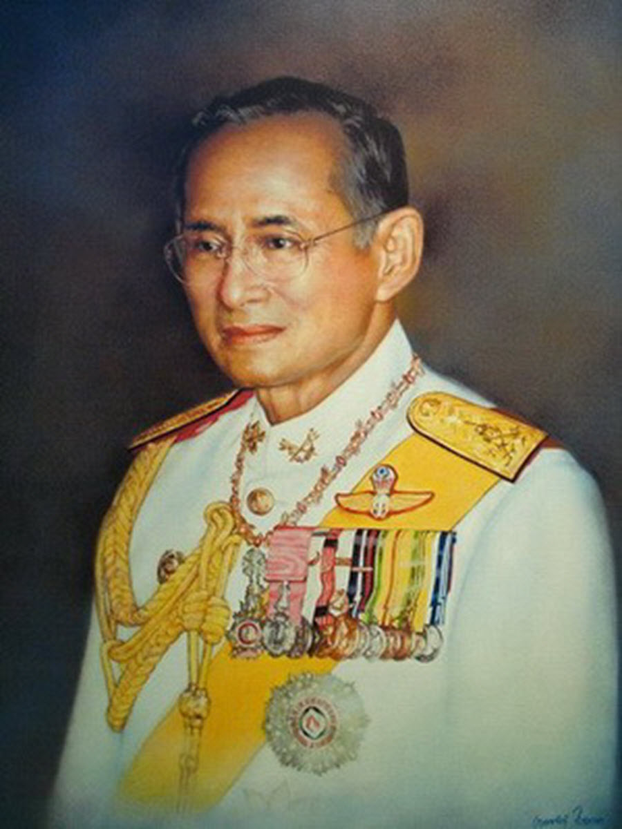 ในหลวงรัชกาลที่ 9 ฉลองพระองค์เครื่องแบบปกติขาว ขนาด 30X40 ซม.