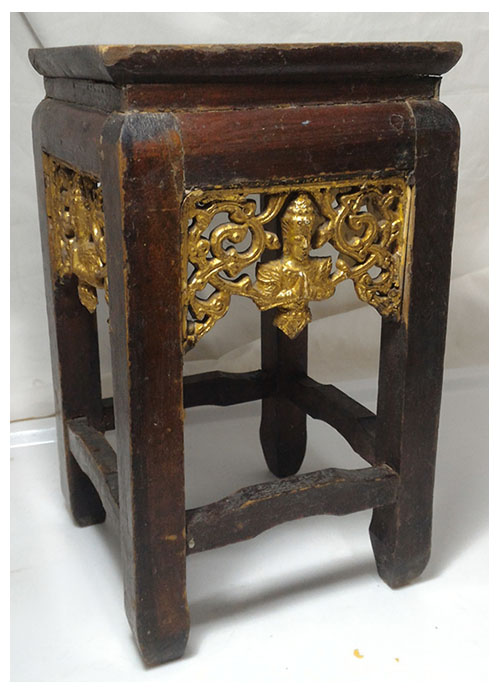 โต๊ะยอด หรือโต๊ะหมู่เดี่ยว เล็ก