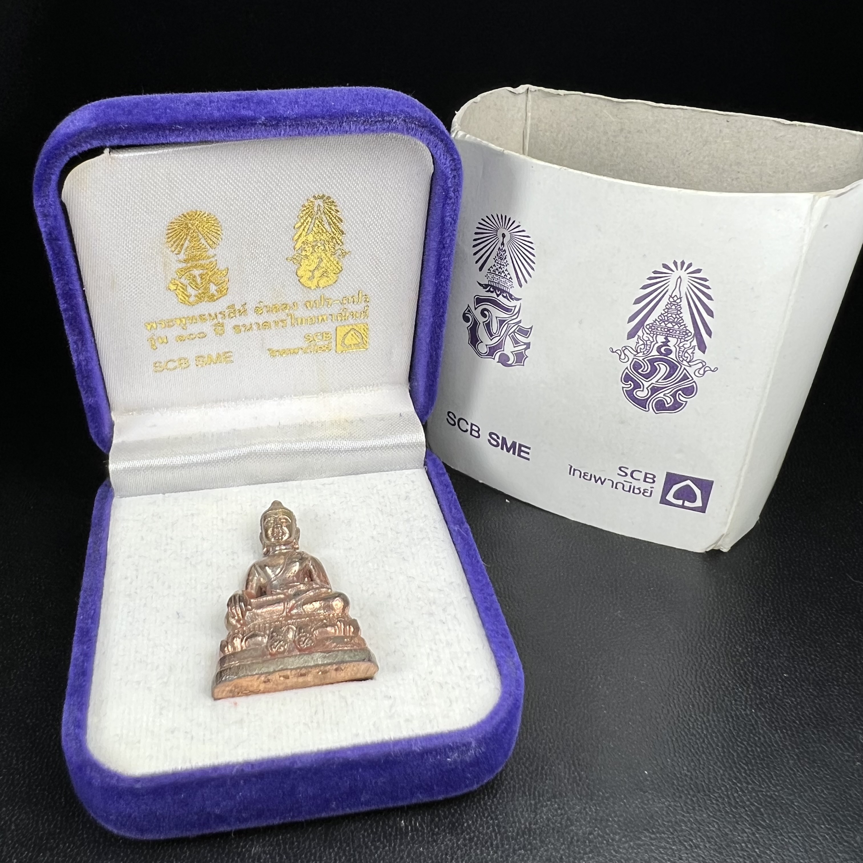 พระกริ่งพระพุทธนรสีห์ จปร.+ภปร. ครบรอบ 100 ปี ธนาคารไทยพาณิชย์ เนื้อนวโลหะ ปี 2550 สมเด็จพระเทพรัตนราชสุดาฯ เสด็จเป็นองค์ประธานในพิธีเททอง(พุทธศิลป์งดงาม)ด้านหน้าฐานประดับด้วยตราสัญลักษณ์พระปรมาภิไธยย่อ "จปร" และ "ภปร" เคียงคู่กันเป็นค