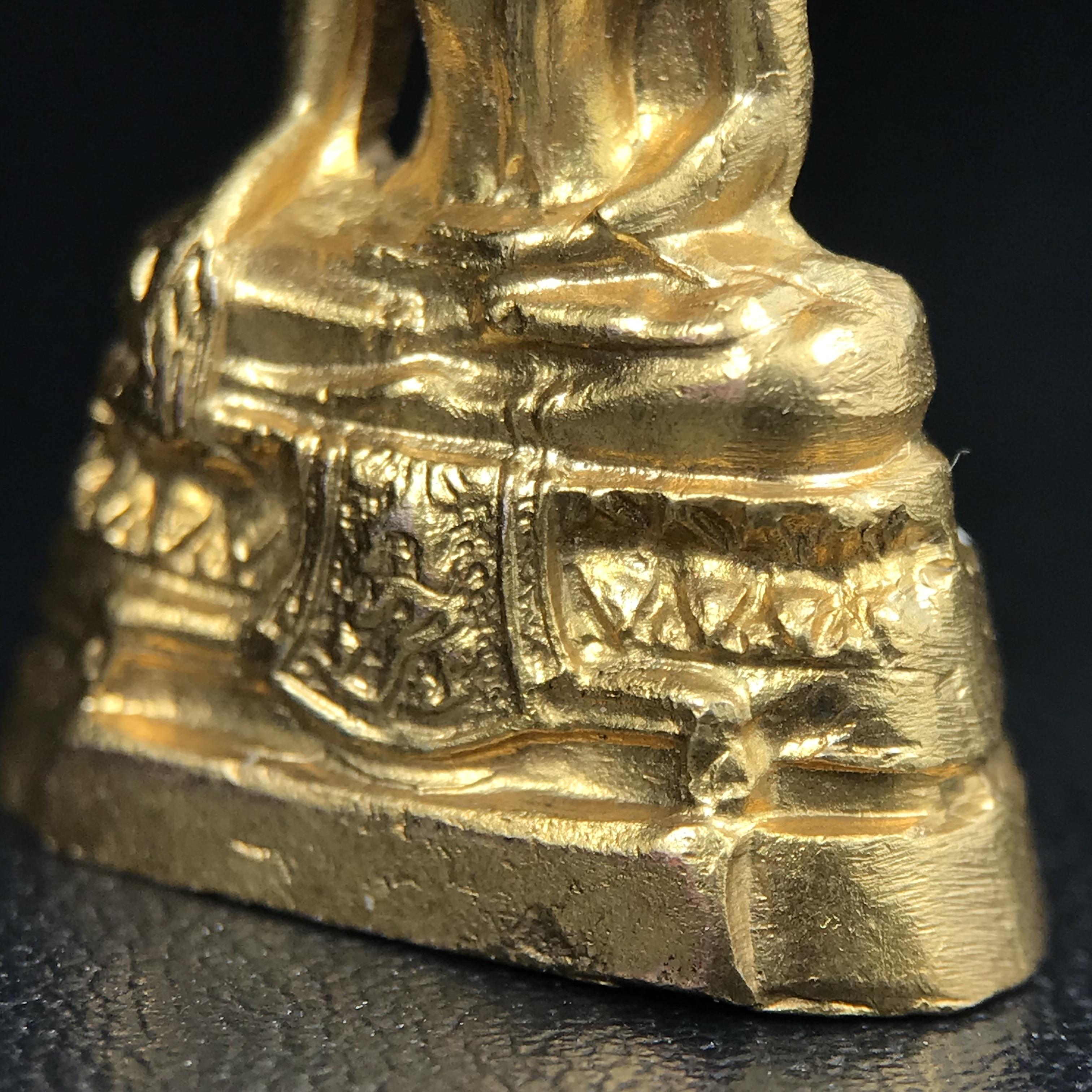 พระกริ่ง ภปร.(รุ่นแรก) วัดบวรนิเวศวิหาร พ.ศ.2508 กะไหล่ทองเดิม(กรรมการ)พิมพ์นิยม(หูยาว)(ก้นตะไบหยาบ)สภาพคัดสวยเดิม(ในหลวงรัชกาลที่9ทรงเสด็จเททอง)พบเจอน้อยหายาก