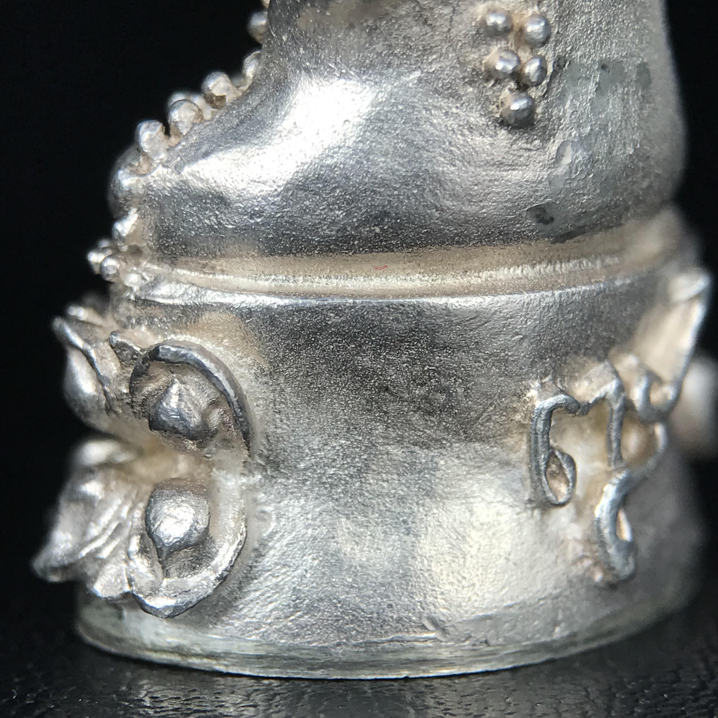 พระกริ่งญาณสังวร(พระกริ่ง ญส.)ปี 2519 เนื้อเงิน(สภาพสวยผิวเดิมขึ้นน้ำทองสวยมาก) สมเด็จพระญาณสังวรและหลวงพ่อคูณ ปริสุทโธ จับสายสูตรร่วมกันในพิธีเททอง ณ อุโบสถวัดบวรนิเวศวิหาร(พิธีใหญ่ เจตนาดี หลวงปู่โต๊ะร่วมปลุกเสก)(แบบนี้ไม่ควรพลาด)หายาก 1ใน 999 องค์