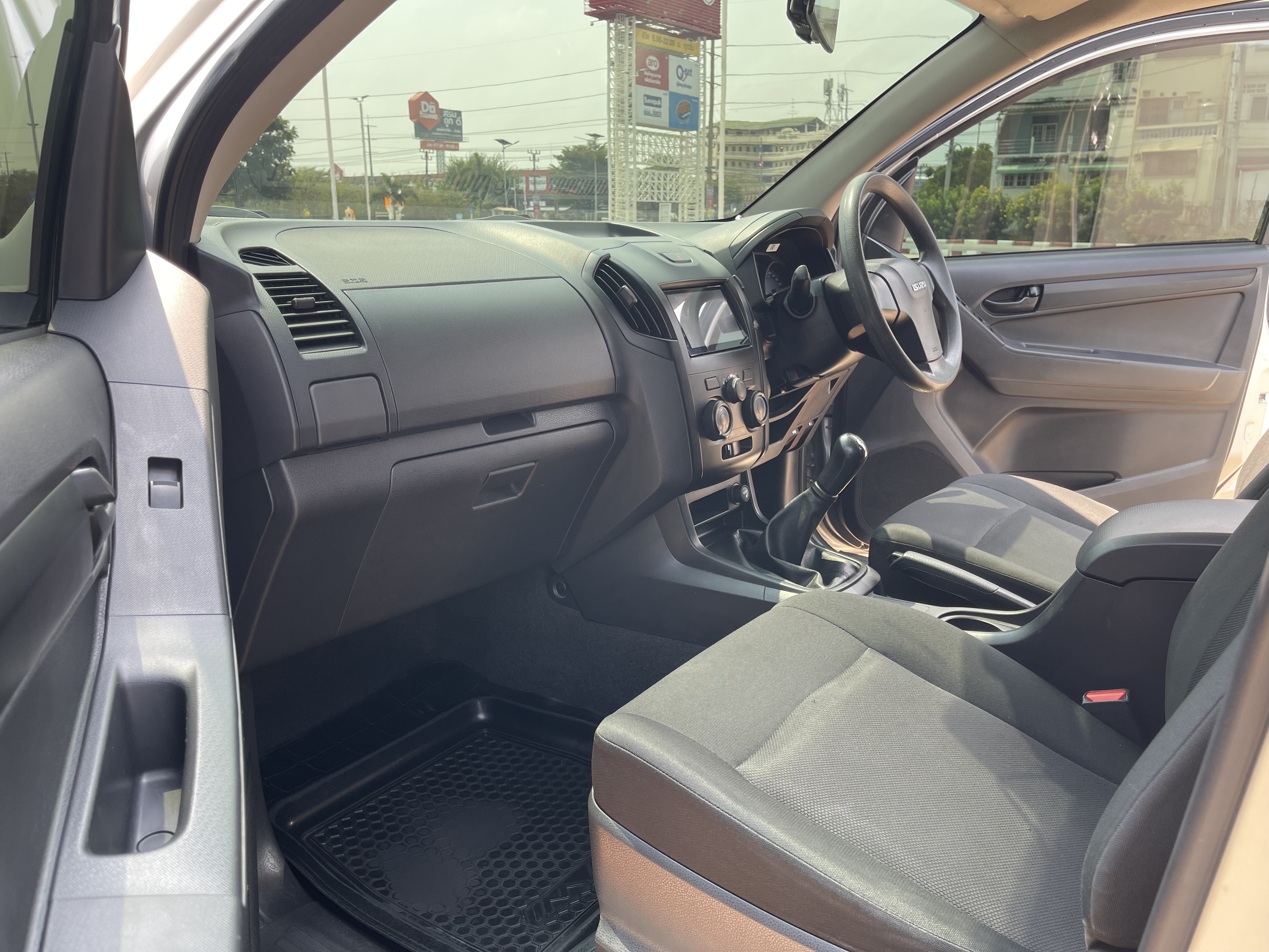 Isuzu Dmax All New 4ประตู 1.9 S Abs 2018 เงิน