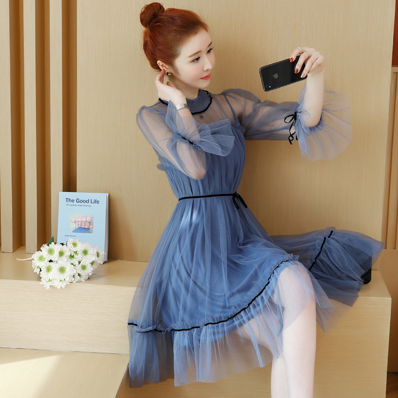 ชุดเดรสสั้นผ้าโปร่งสีฟ้าอมน้ำเงิน คอสูง แขนยาวฟูฟ่อง ทรงปล่อย สวยเก๋