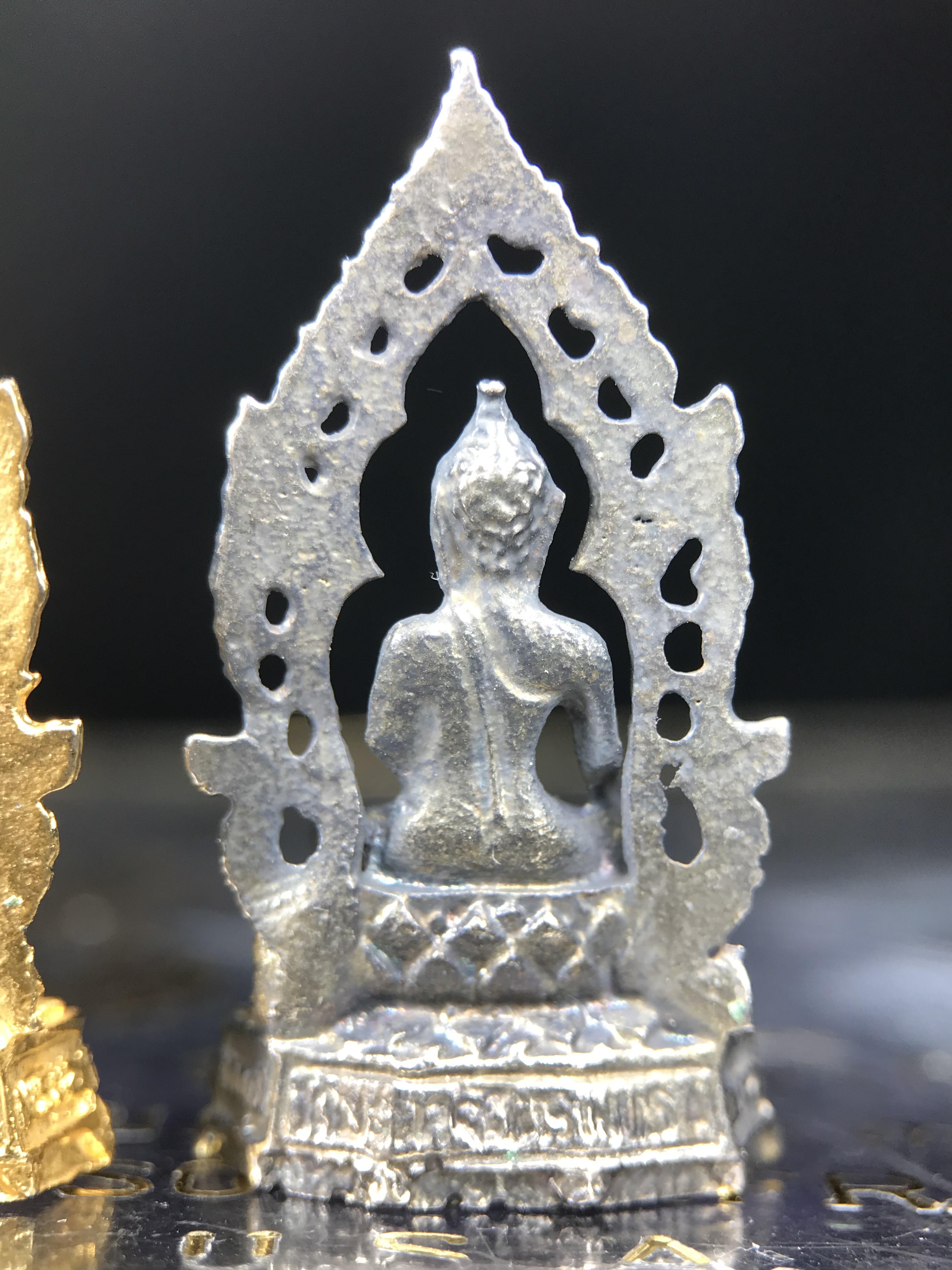 ชุดวัตถุมงคลพระพุทธมงคลรัตนภูมิพัฒนมหามุนี ภปร. วัดมงคลรัตนาราม วัดไทยในซานฟรานซิสโก สหรัฐอเมริกา ( Sanfrancisco USA.) ปี 2523(ชุดพิเศษกรรมการ 1 ชุด 5 รายการ)หายาก(พิธีใหญ่)หลวงปู่โต๊ะ วัดประดู่ฉิมพลี พร้อมเกจิอาจารย์ในยุคอีก ๑๐๘ รูปนั่งปรกอธิษฐานจิต