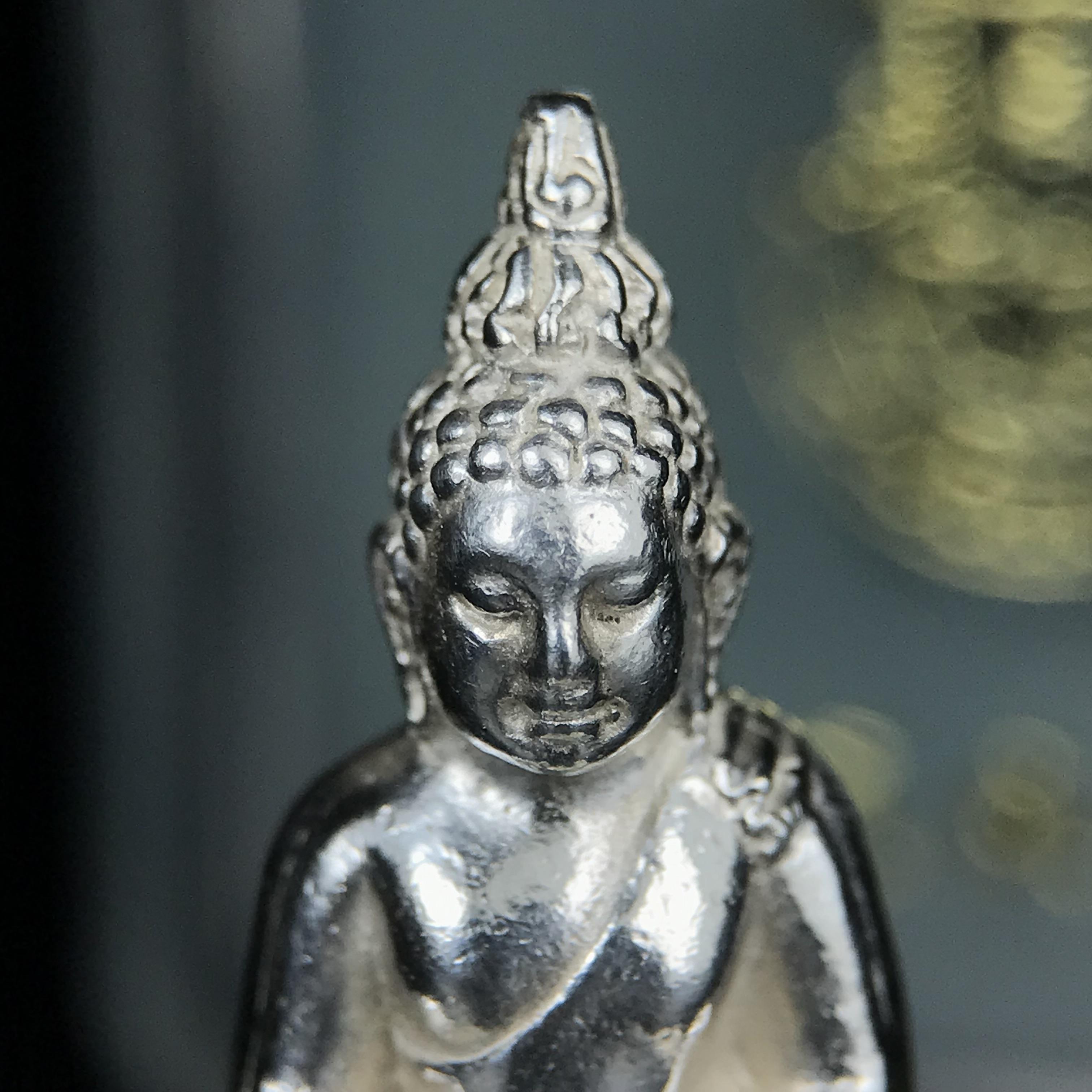 พระกริ่งไพรีพินาศ รุ่น ภปร. ราชวิทยาลัย ปี 2535 เนื้อเงิน(สภาพผิวขาวสวยใส)(ตอกโค้ดพระนามย่อ ญสส ใต้เศวตรฉัตร และ พระปรมาภิไธยย่อ ภปร.) ปลุกเสกโดยหลวงพ่อเปิ่น วัดบางพระและสมเด็จพระญาณสังวร สมเด็จพระสังฆราช วัดบวรนิเวศวิหาร(1 ใน 2535 องค์)