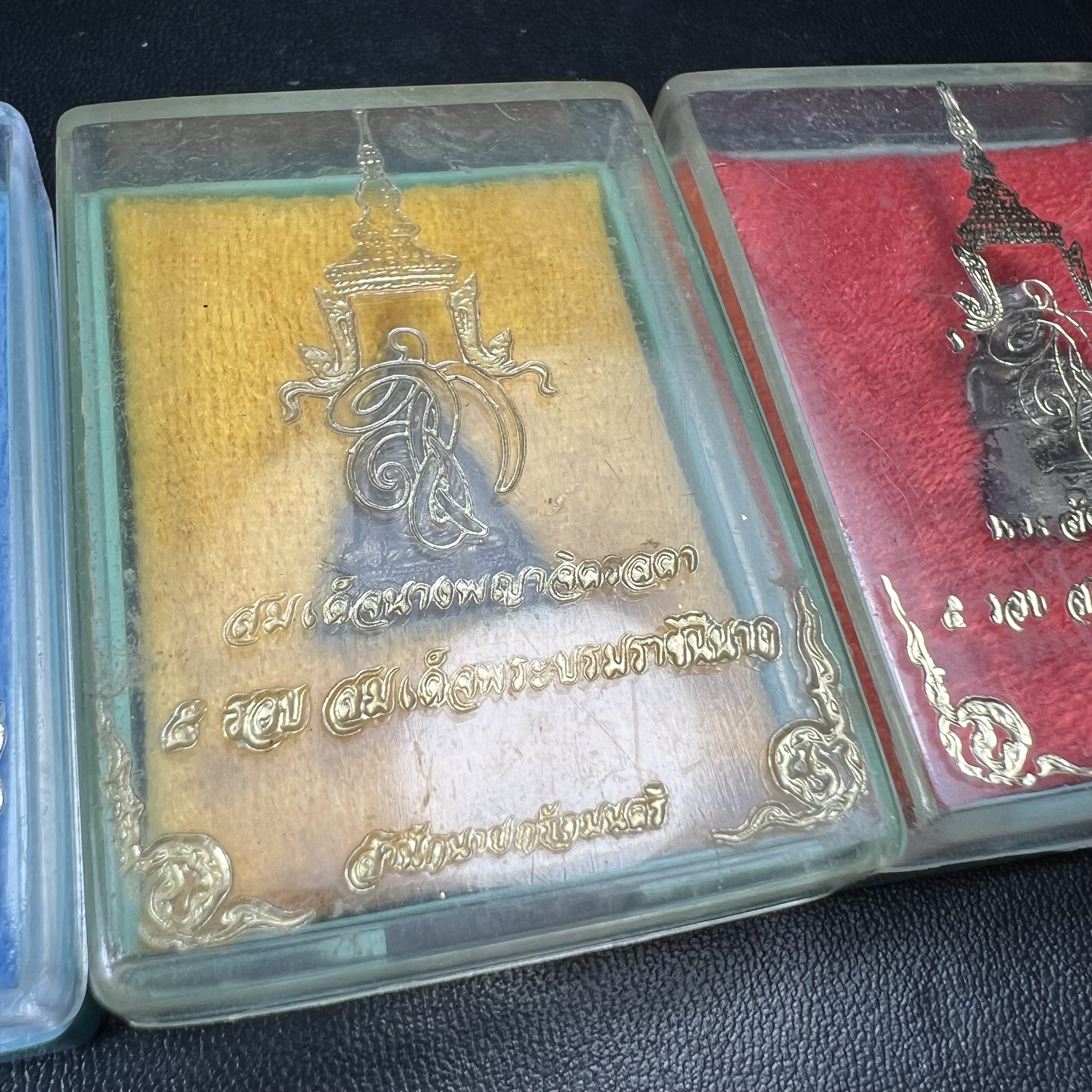 สมเด็จนางพญาจิตรลดา สก. พิมพ์ใหญ่และพิมพ์เล็ก + สมเด็จพระสังกัจจายน์ สก. ครบชุดเนื้อนวโลหะ(รวม 3 องค์) เฉลิมพระชนมพรรษา 5 รอบ สมเด็จพระบรมราชินีนาถ ปี 2535 จัดสร้างโดย สำนักนายกรัฐมนตรี (พิธีปลุกเสกใหญ่ 3 วาระ)(ในหลวง ร.๙ และพระราชินี เสด็จในพิธี)