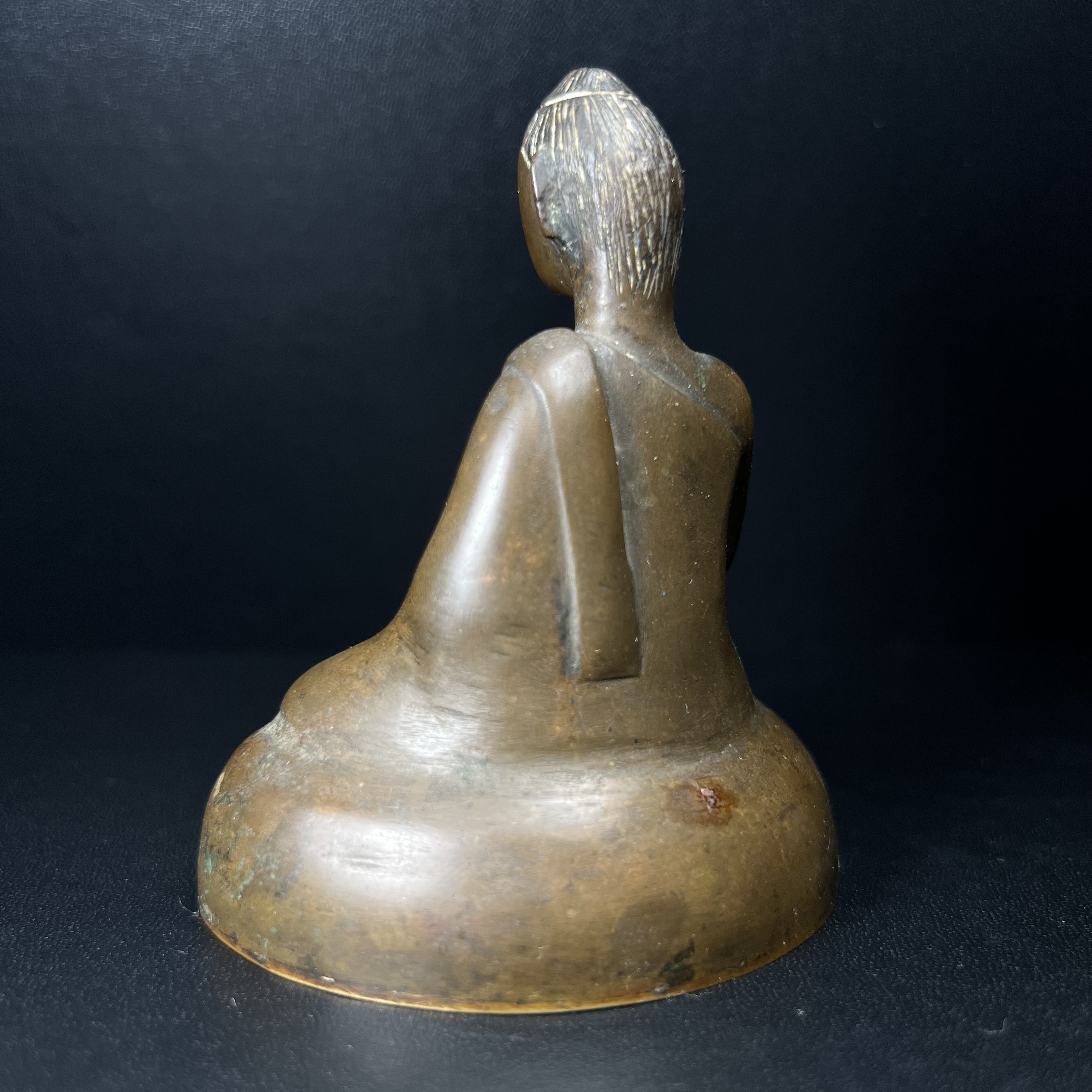 พระพุทธรูปฝีพระหัตถ์สมเด็จย่า ขนาดบูชาหน้าตัก 2 นิ้ว จัดสร้างขึ้นเนื่องในวาระครบ 6 รอบ เมื่อวันที่21 ตุลาคม พ.ศ.2515 (ในหลวงรัชกาลที่ 9 เสด็จพระราชดำเนินทรงเททอง)พิธีปลุกเสกยิ่งใหญ่ เกจิ 108 รูป ร่วมปลุกเสก หายากพบเจอน้อยมาก