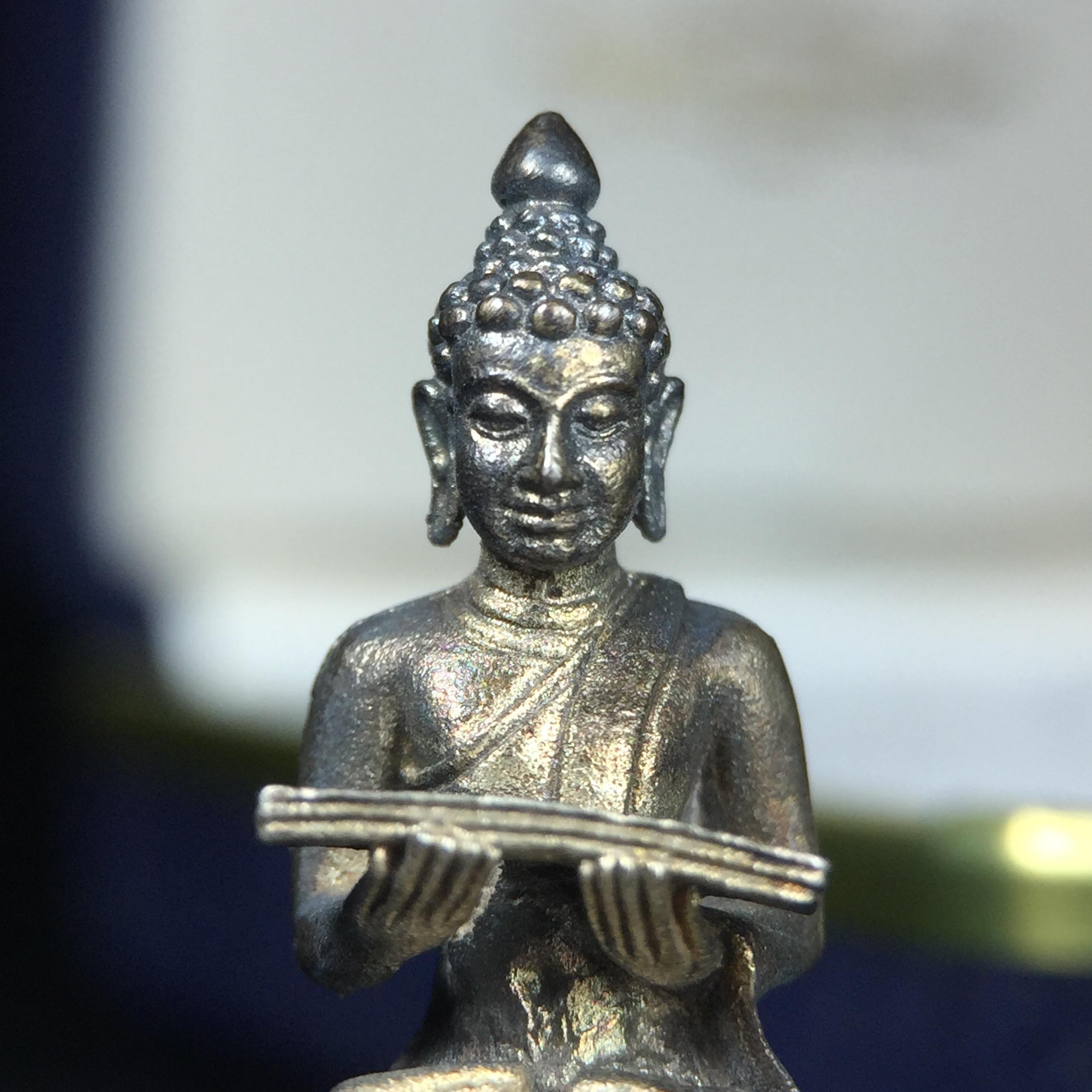 พระกริ่งปรมานุชิตชิโนรส วัดพระเชตุพนวิมลมังคลาราม(วัดโพธิ์) ปี2533 เนื้อเงิน ( ในหลวงรัชกาลที่9เสด็จเททอง)พิธีใหญ่ งดงามด้วยพุทธศิลป์เปี่ยมด้วยพุทธคุณ อีกหนึ่งรุ่นที่แนะนำสะสมบูชา