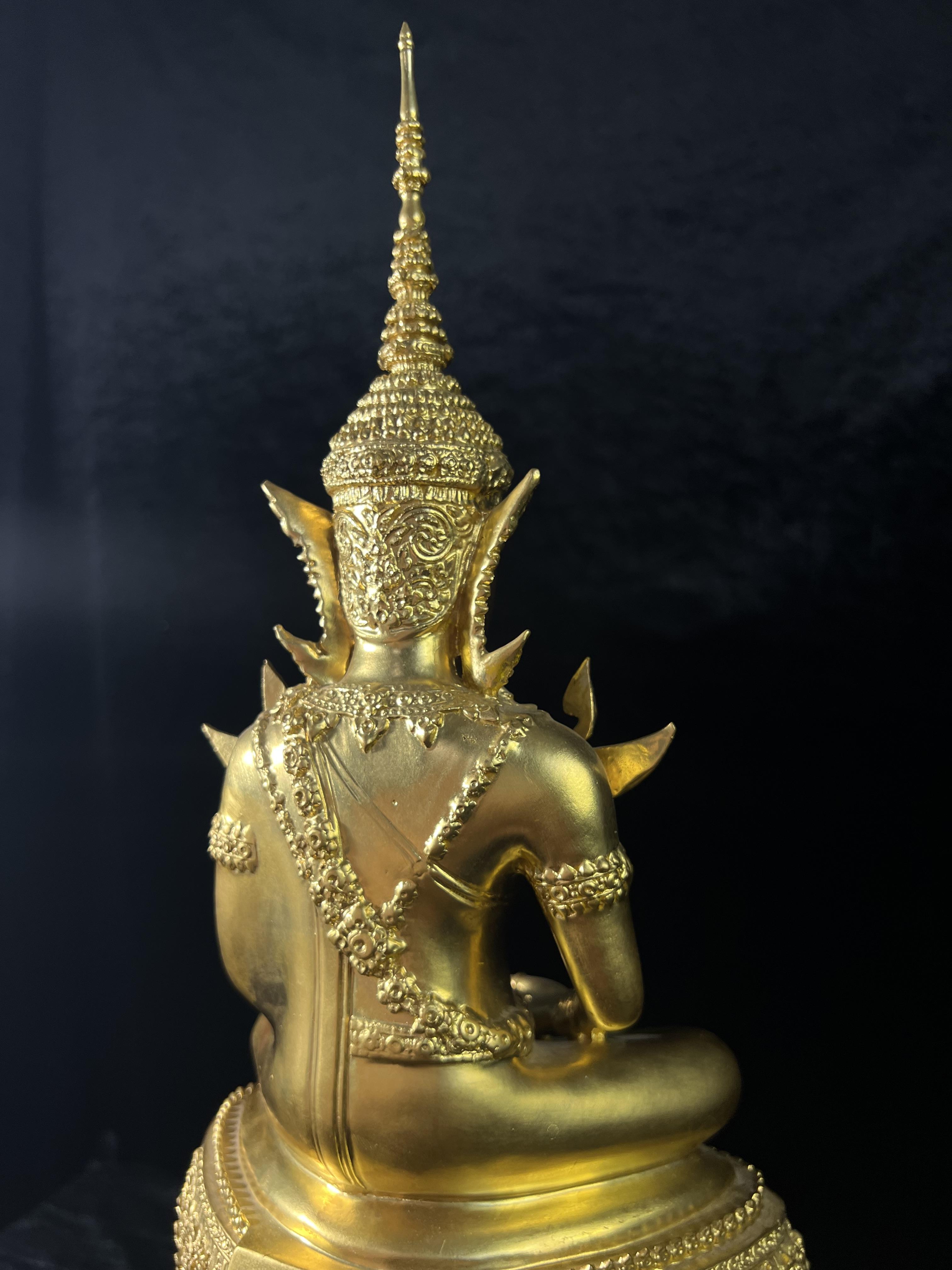 พระพุทธปฏิมาสุวรรณภูมิสิริโชค ภปร. การบินไทยจัดสร้างขึ้น เนื่องในวโรกาสมหามงคลเฉลิมพระชนมพรรษาของพระบาทสมเด็จพระเจ้าอยู่หัวรัชกาลที่ 9 ครบ 80 พรรษา ขนาดหน้าตัก 5 นิ้ว สูง 16 นิ้ว ปิดทองสวิส 99.9 เปอร์เซนต์ (พิธีใหญ่ พุทธศิลป์งดงาม หายาก)องค์หมายเลข ๙๗๘