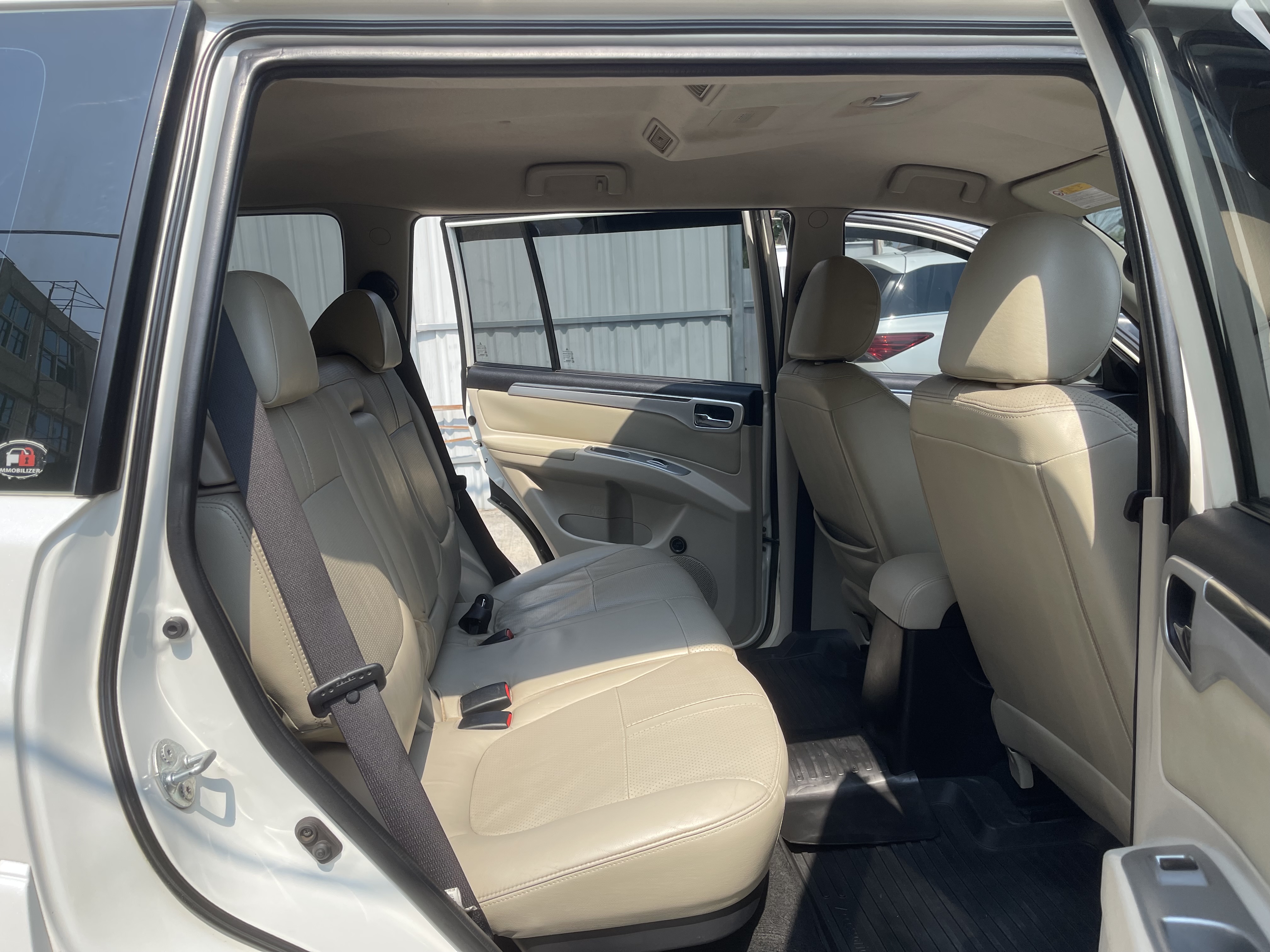 Mitsubishi Pajero Sport 2.5 GT 4WD At 2013 ขาวมุก