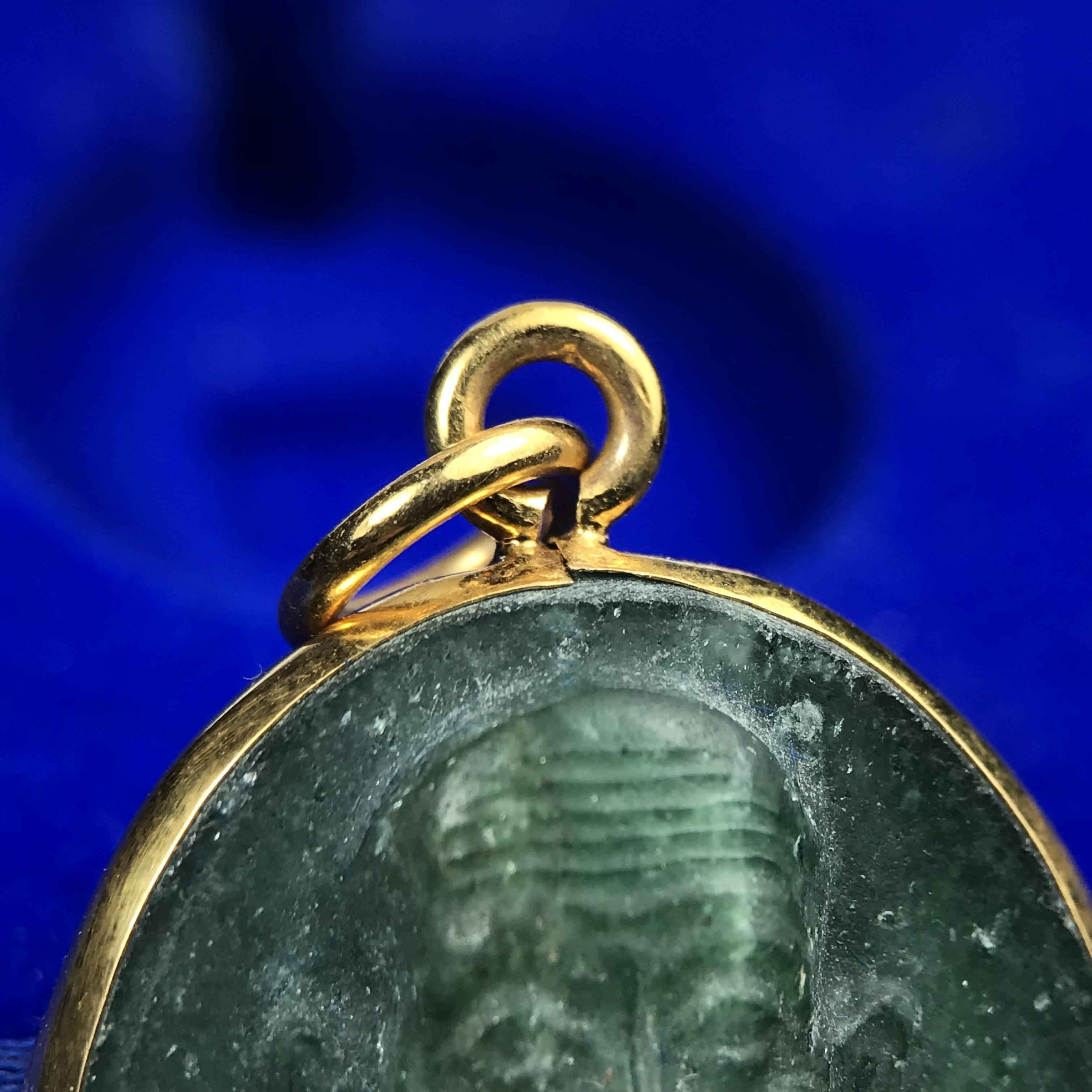 หลวงปู่ทวด วัดพะโคะ จ.สงขลา ปี 2543 เหรียญหยกรูปไข่(เลี่ยมทองคำ) ขนาด 2.2 x 2.5 ซม. ด้านหลังแผ่นโค๊ตทองคำ สร้างโดยสมาคมชาวเพชรบุรี “สมเด็จเจ้าพะโคะหลวงปู่ทวดเหยียบน้ำทะเลจืด” ครั้งแรกแห่งประวัติศาสตร์(สวยงามเป็นของล้ำค่าหายากมาก)สภาพสวยสมบูรณ์