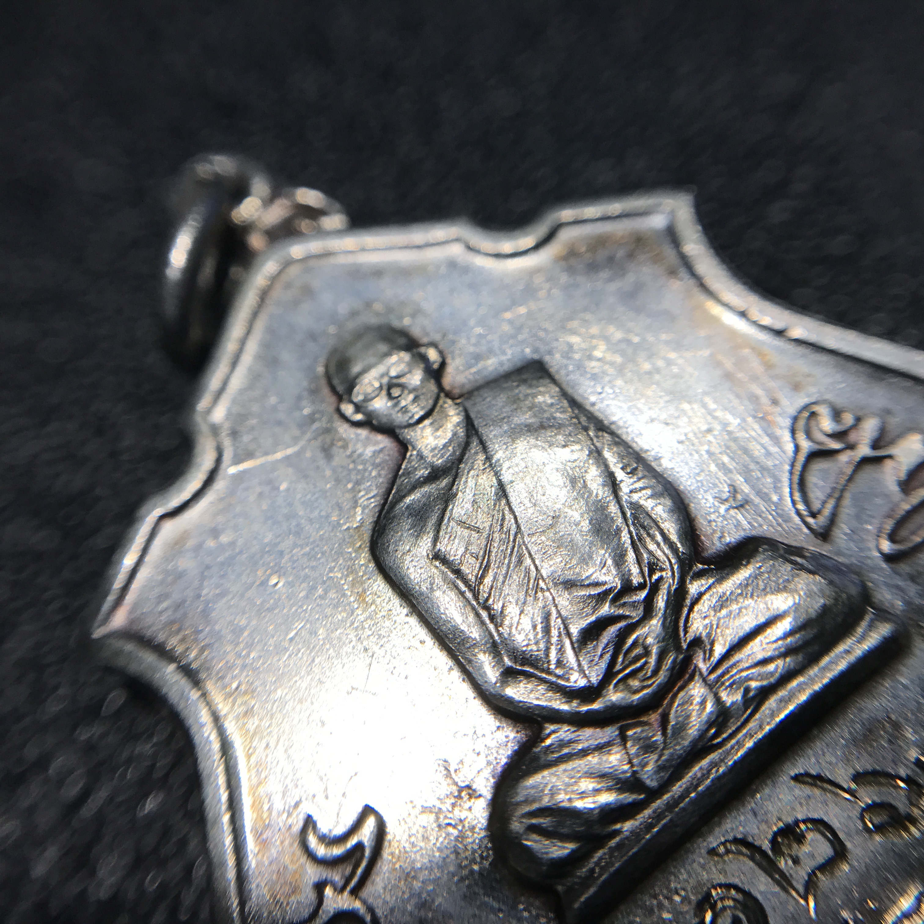 เหรียญในหลวงทรงผนวช กองทัพภาคที่3จัดสร้าง ปี2517 เนื้อเงินกล่องเดิม(หายาก)(ในหลวง ร.9 เสด็จในพิธี)