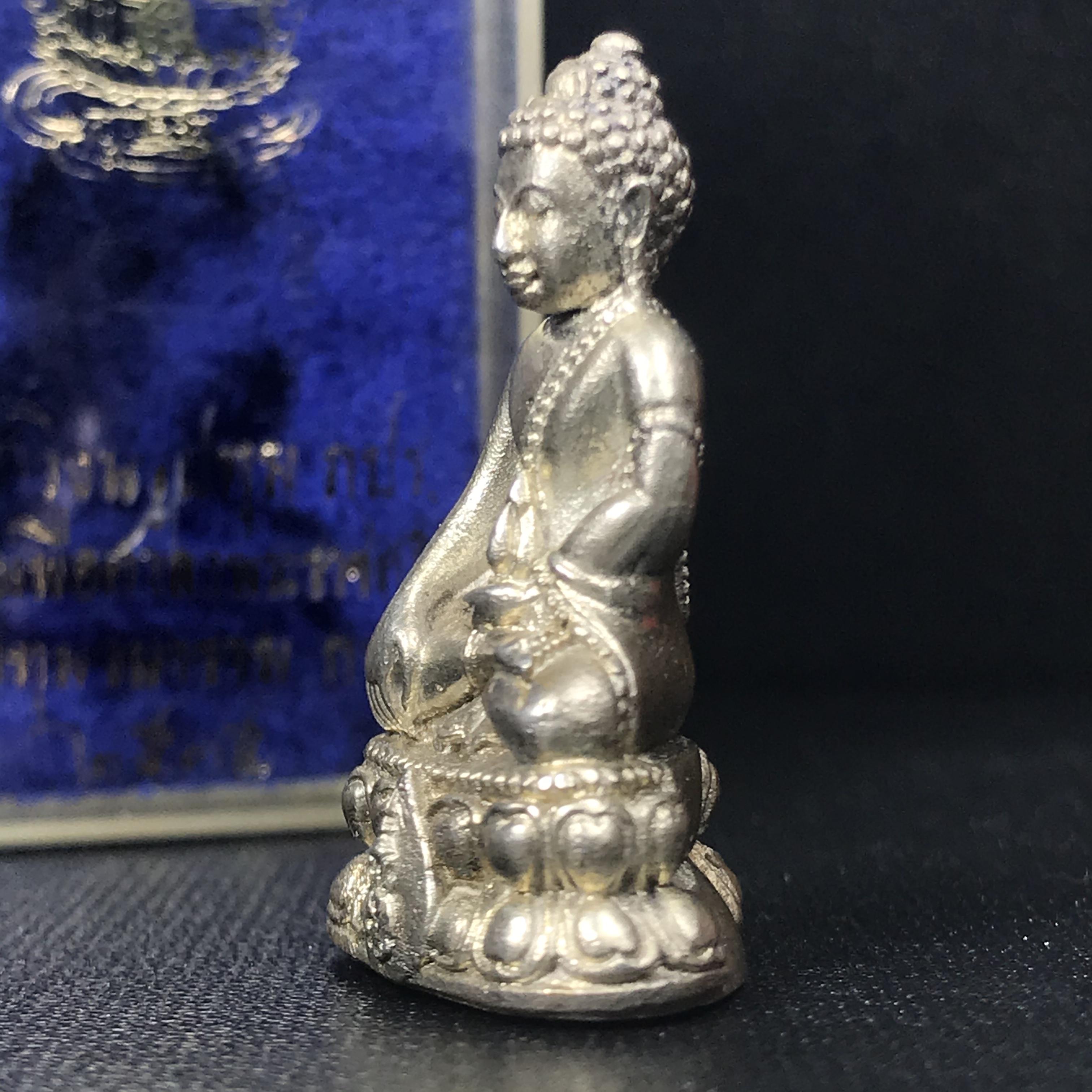 พระกริ่งนวปทุม ภปร. วัดปทุมวนาราม เนื้อเงิน ปี2535(ในหลวงรัชกาลที่9เสด็จเททอง)หายาก 1ใน3000องค์